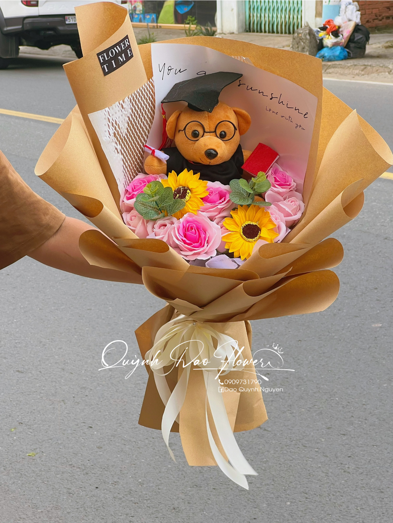 Hoa tri ân kèm gấu tốt nghiệp 
