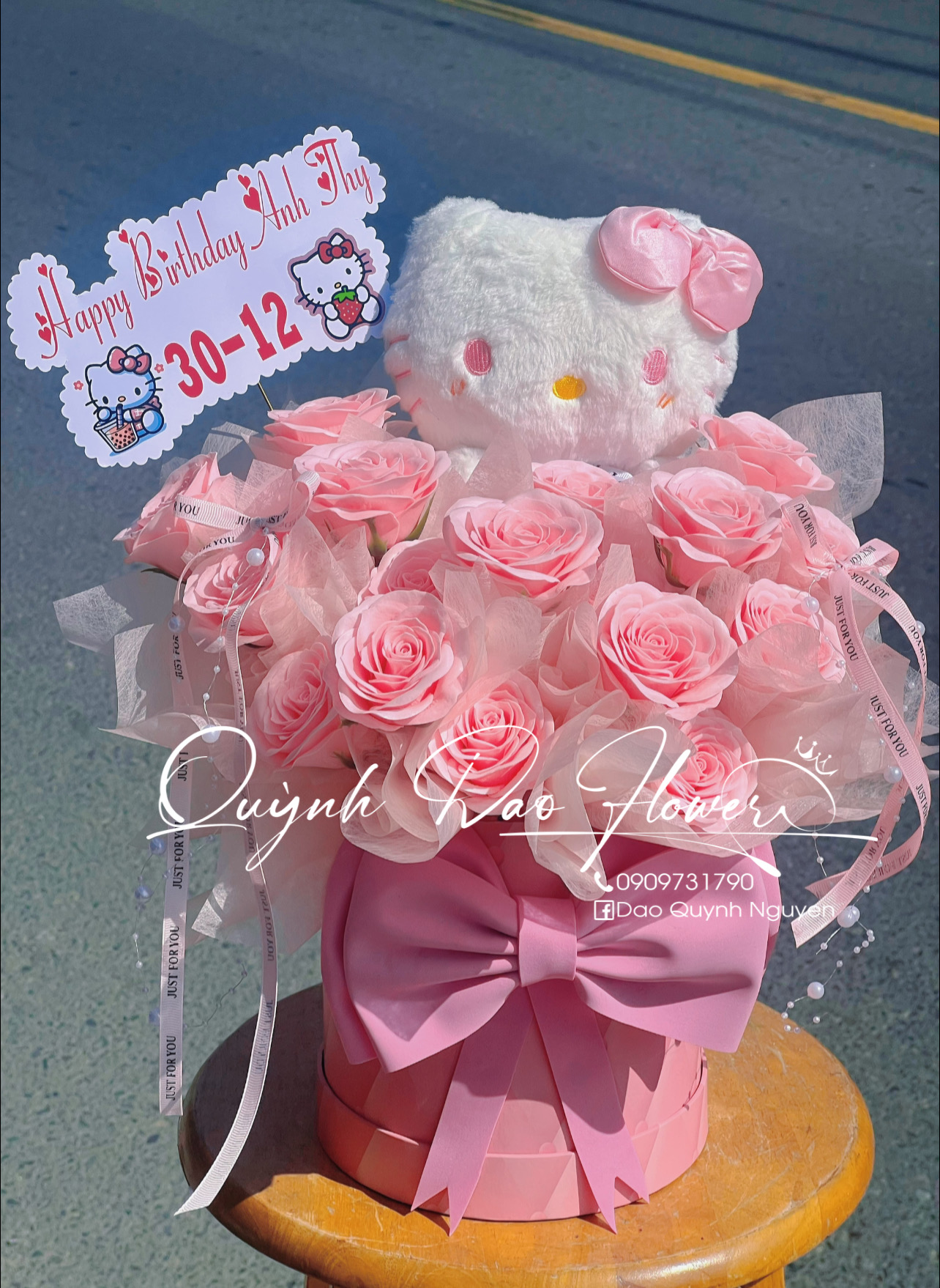 Hộp hoa hello kitty