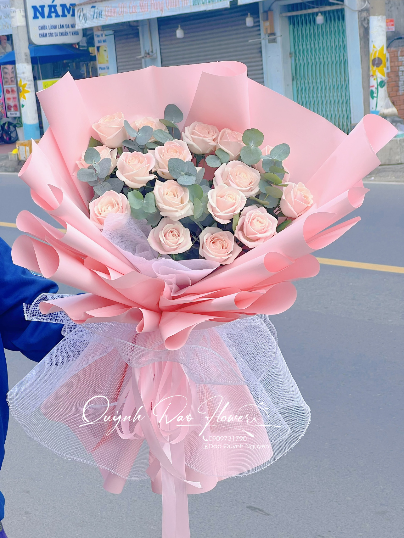 Bó hoa hồng xinh tặng tốt nghiệp 