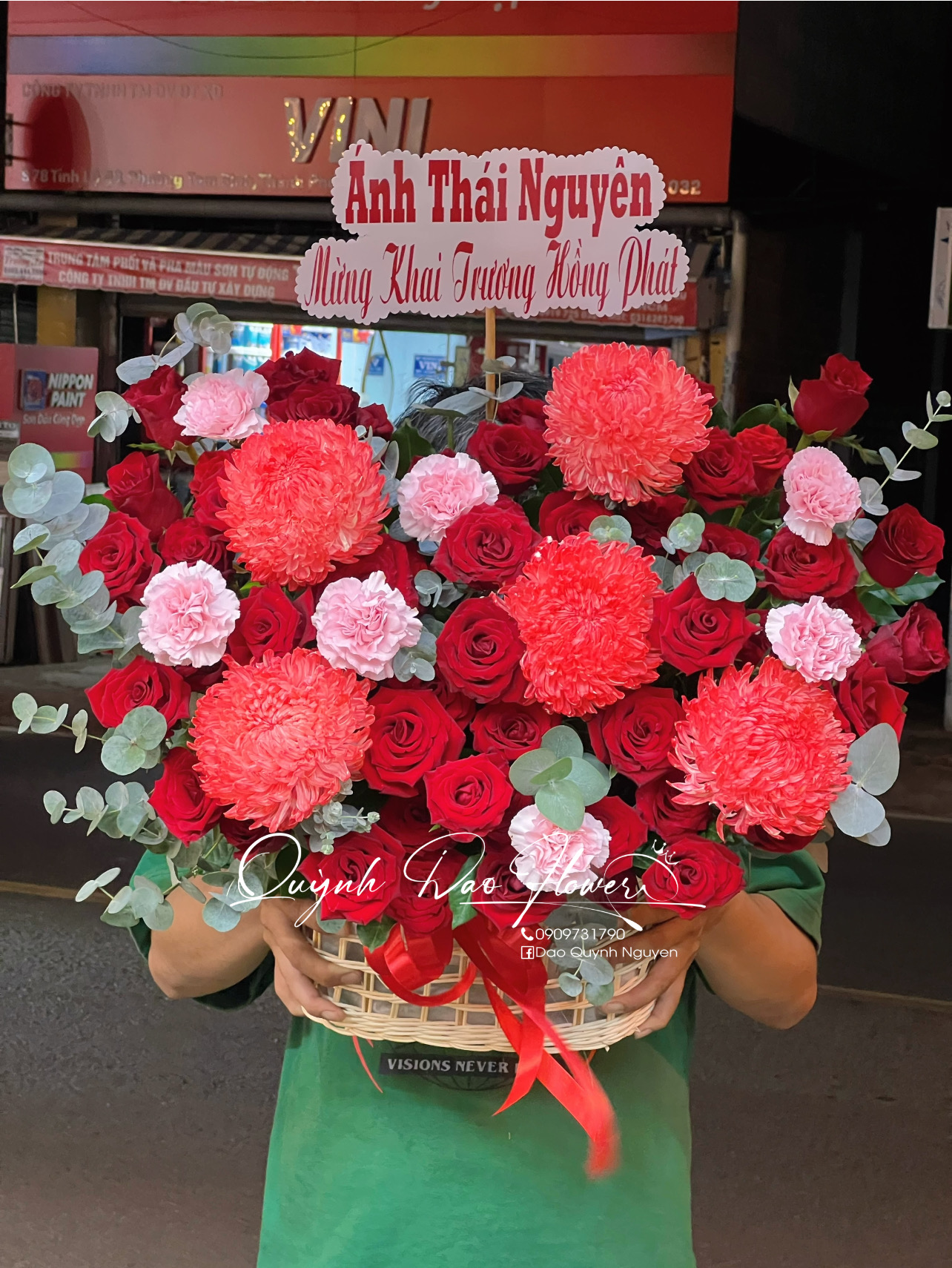 Giỏ hoa mẫu đơn đỏ