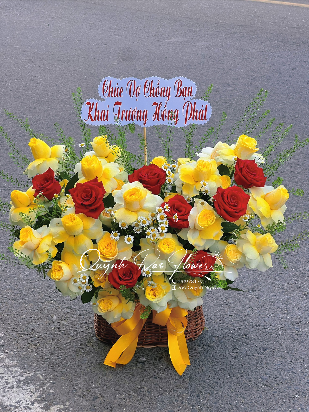 Giỏ hoa tone vàng bình chiểu 