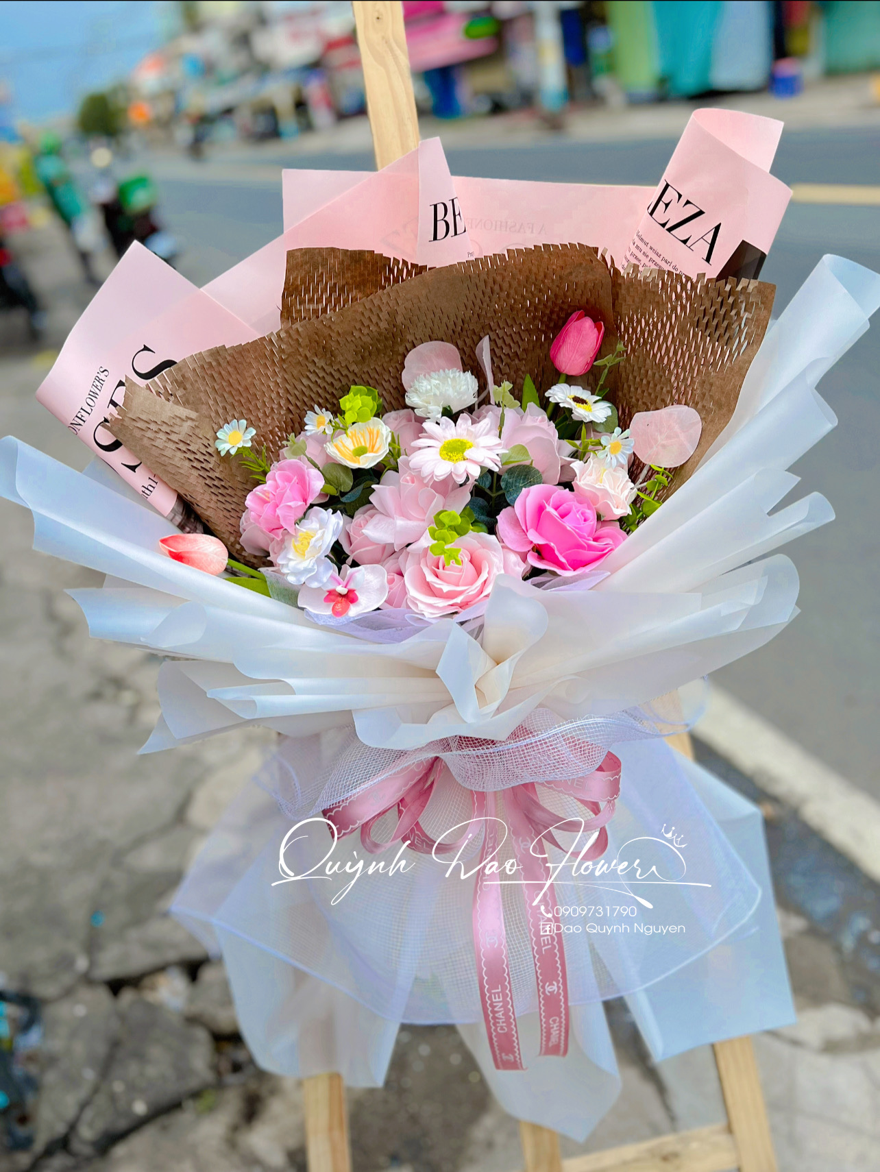Bó hoa sáp mix màu hồng tặng tốt nghiệp 