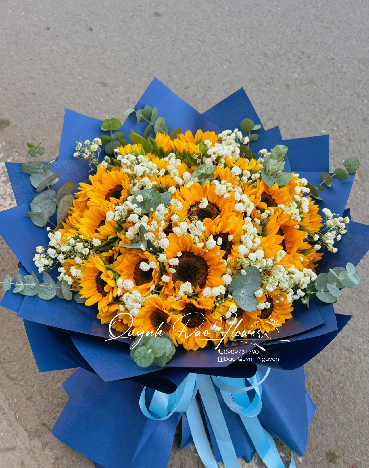 Bó hoa hướng dương khổng lồ thủ Đức 