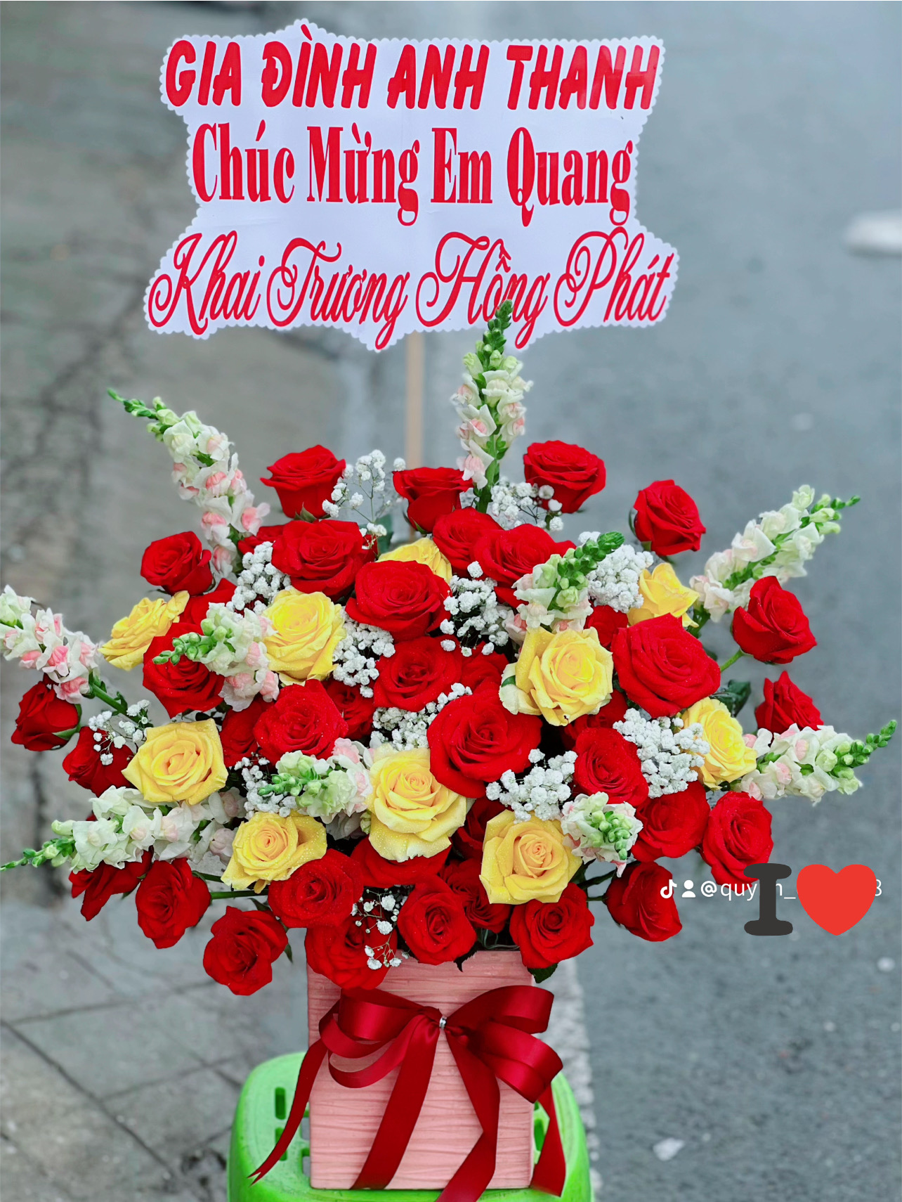 Giỏ hoa khai trương tone đỏ rực rỡ  giá rẻ