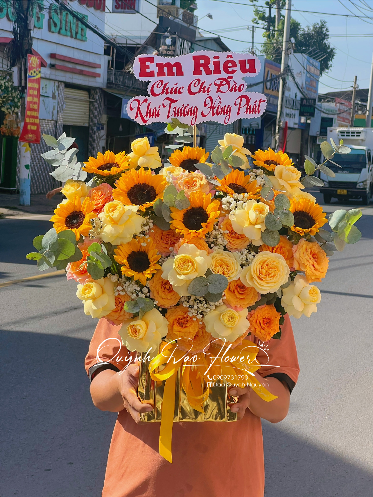 Giỏ hoa hướng dương mix Hồng vàng an phú đông