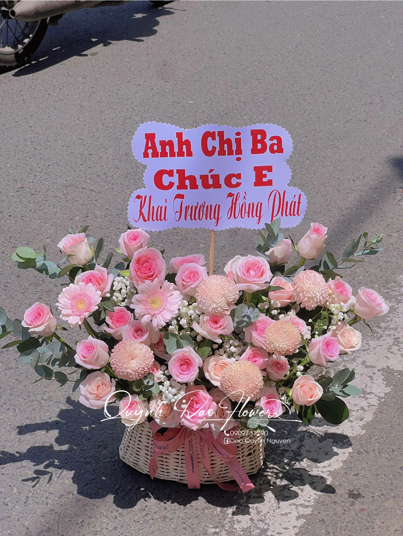 Giỏ hoa tươi tone hồng