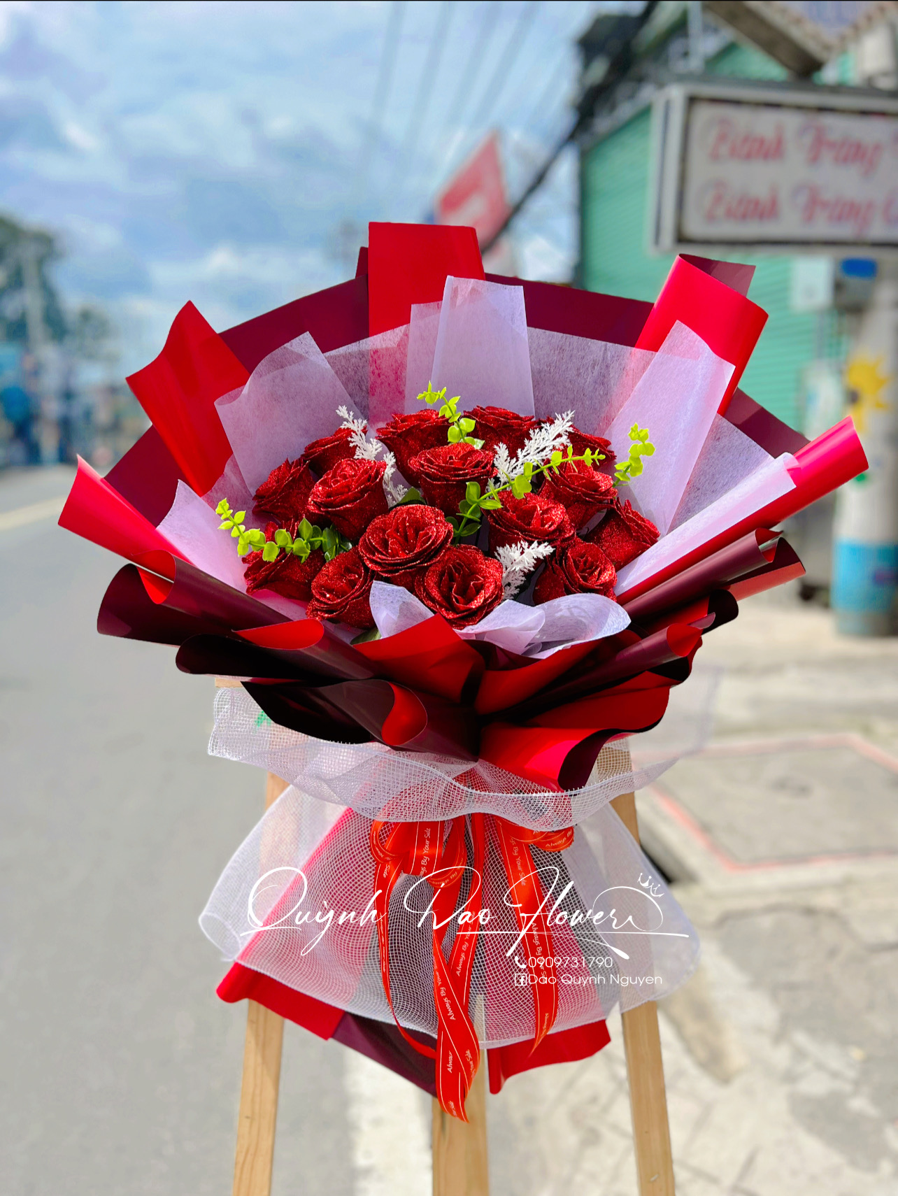 Bó hoa kim tuyến bó giấy đỏ