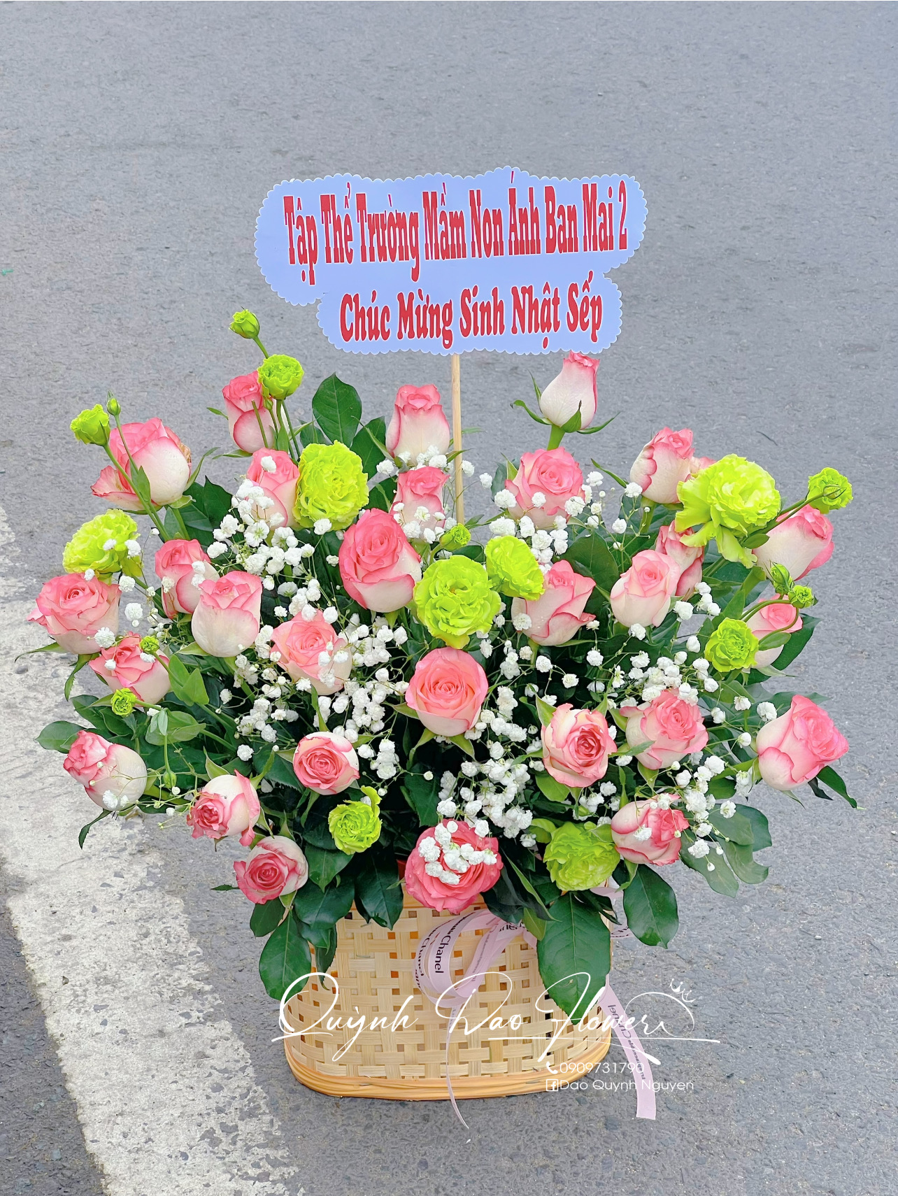 Giỏ hoa Hồng mix cát tường 