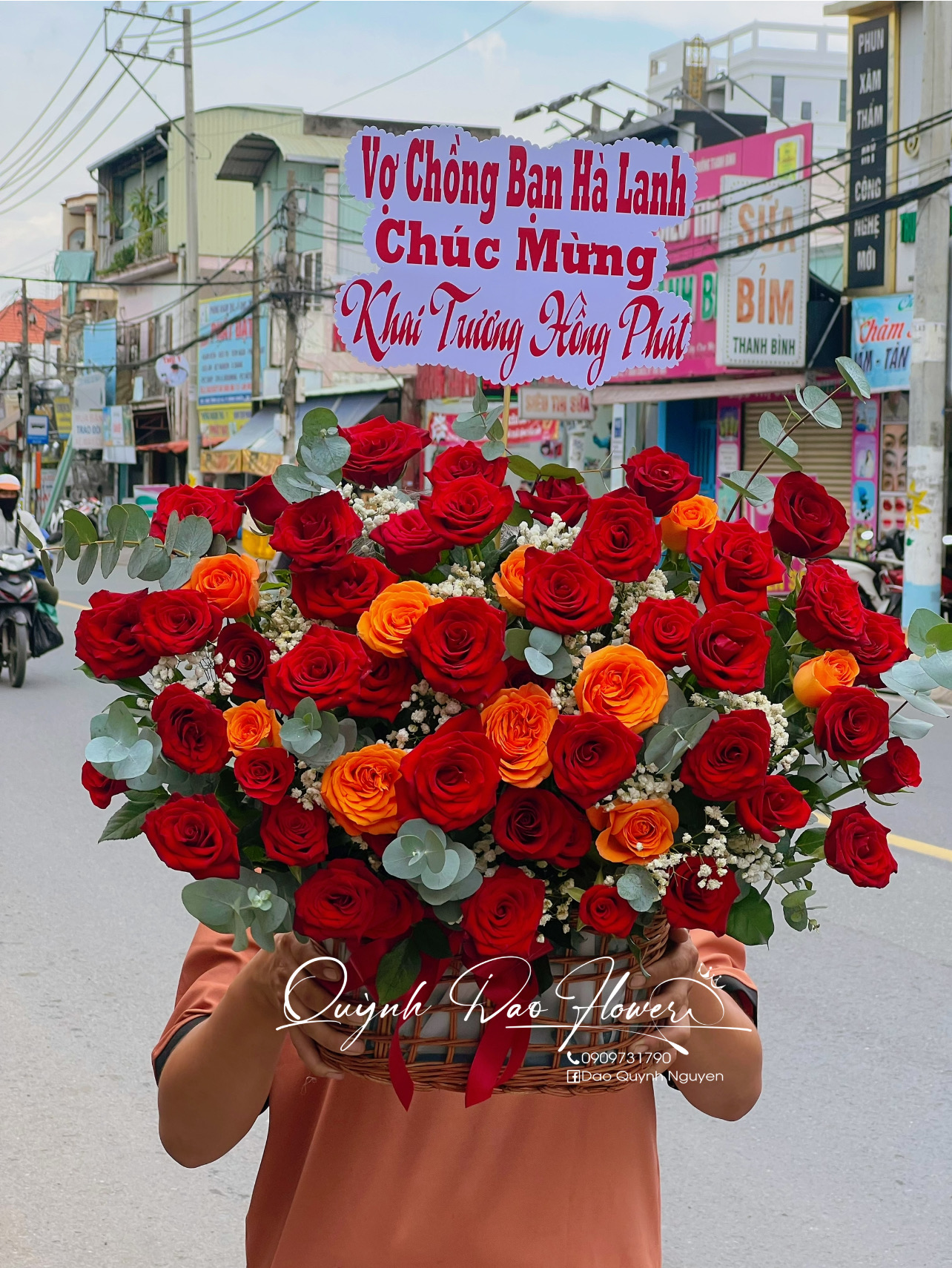 Giỏ hoa khai trương gần Vĩnh phú 