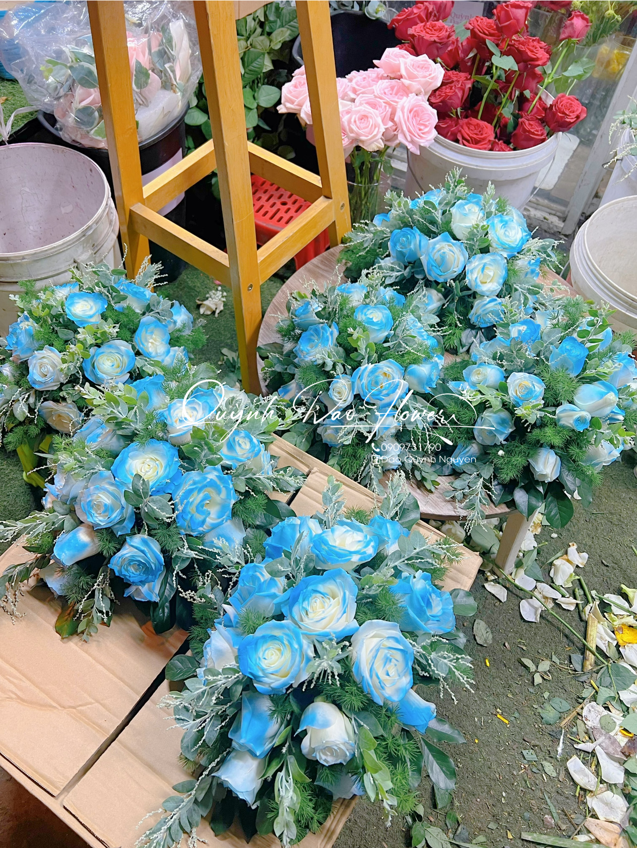 Hoa để bàn tone xanh dương 