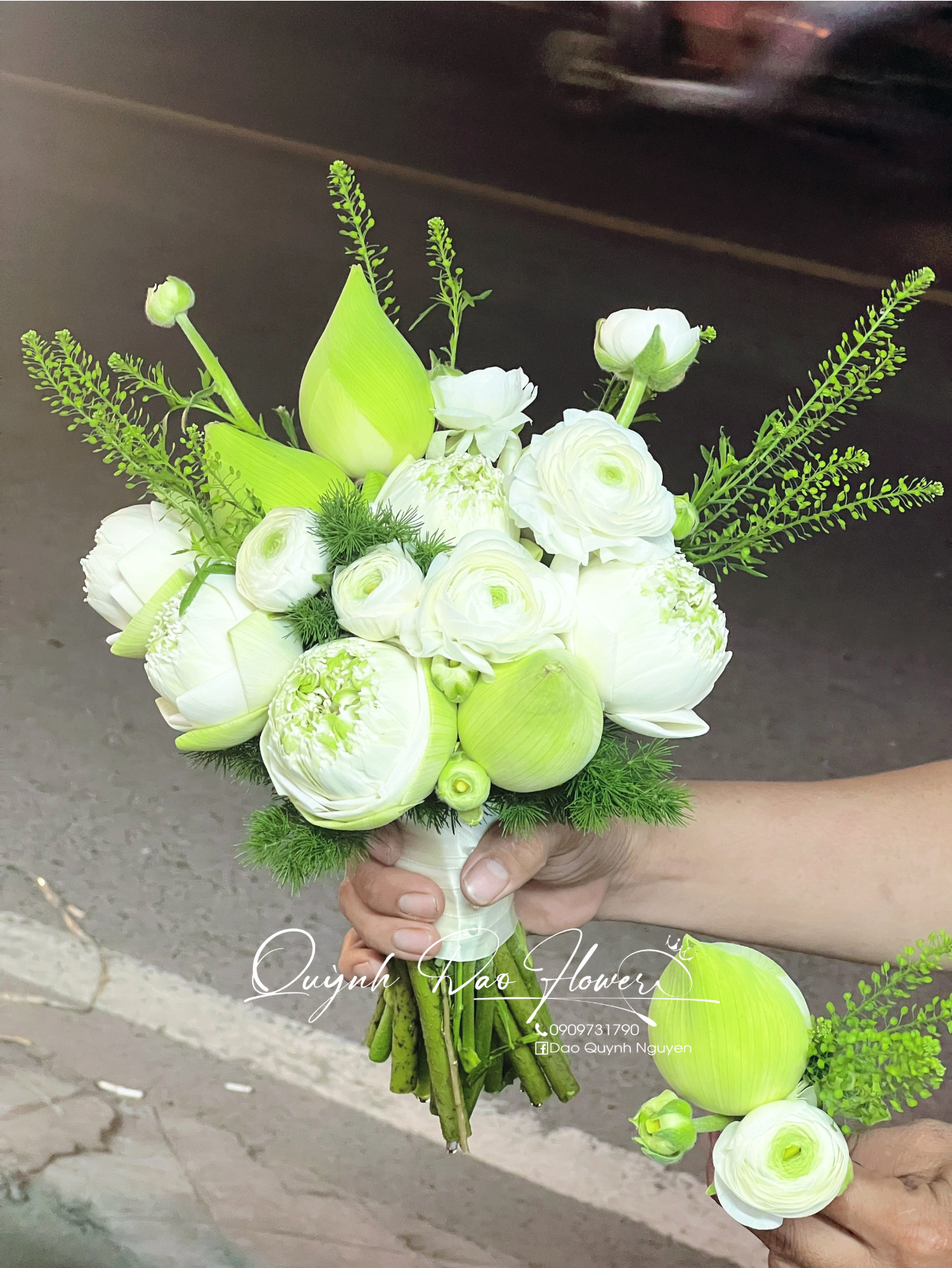 Bó hoa cưới sen kèm hoa mao lương 