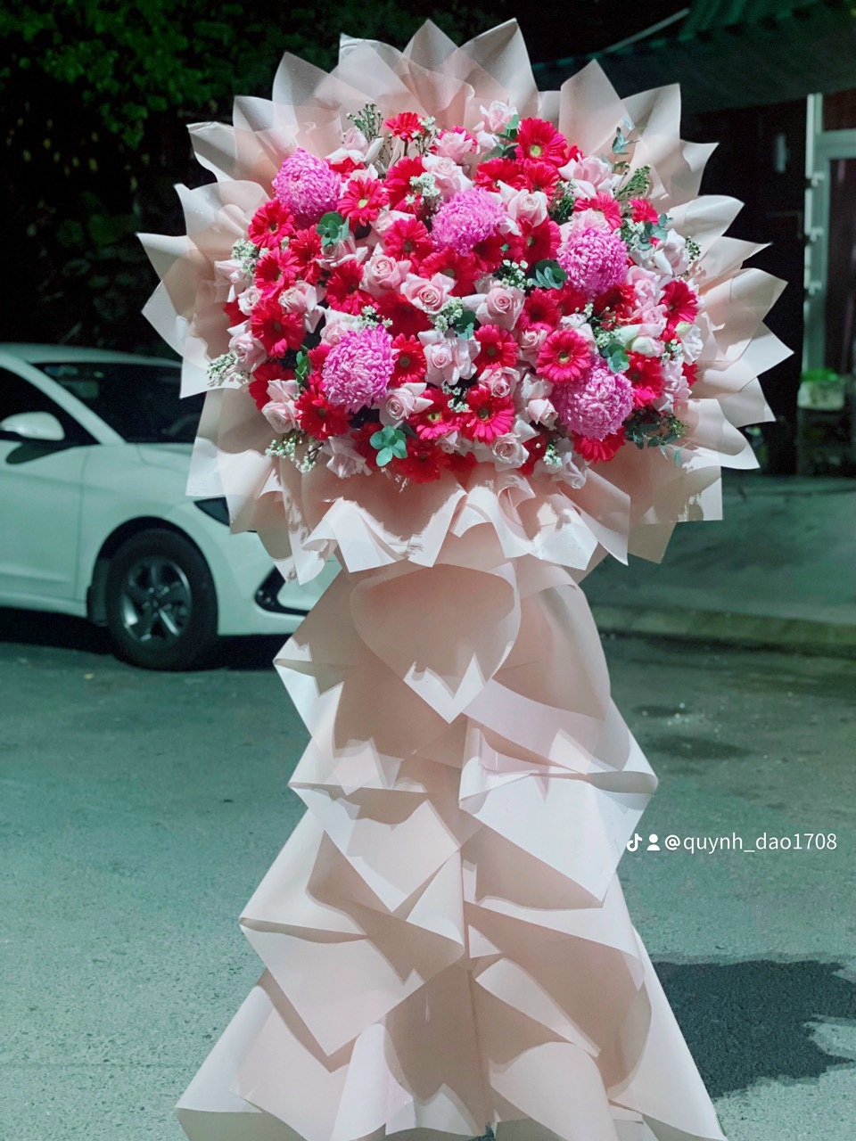 Kệ hoa khai trương màu Hồng 