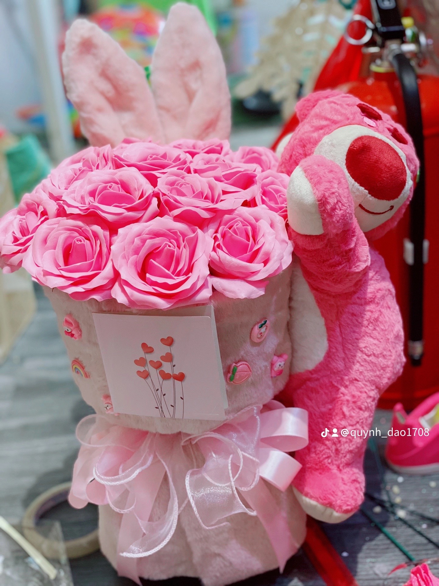 Bó hoa gấu dâu tai thỏ