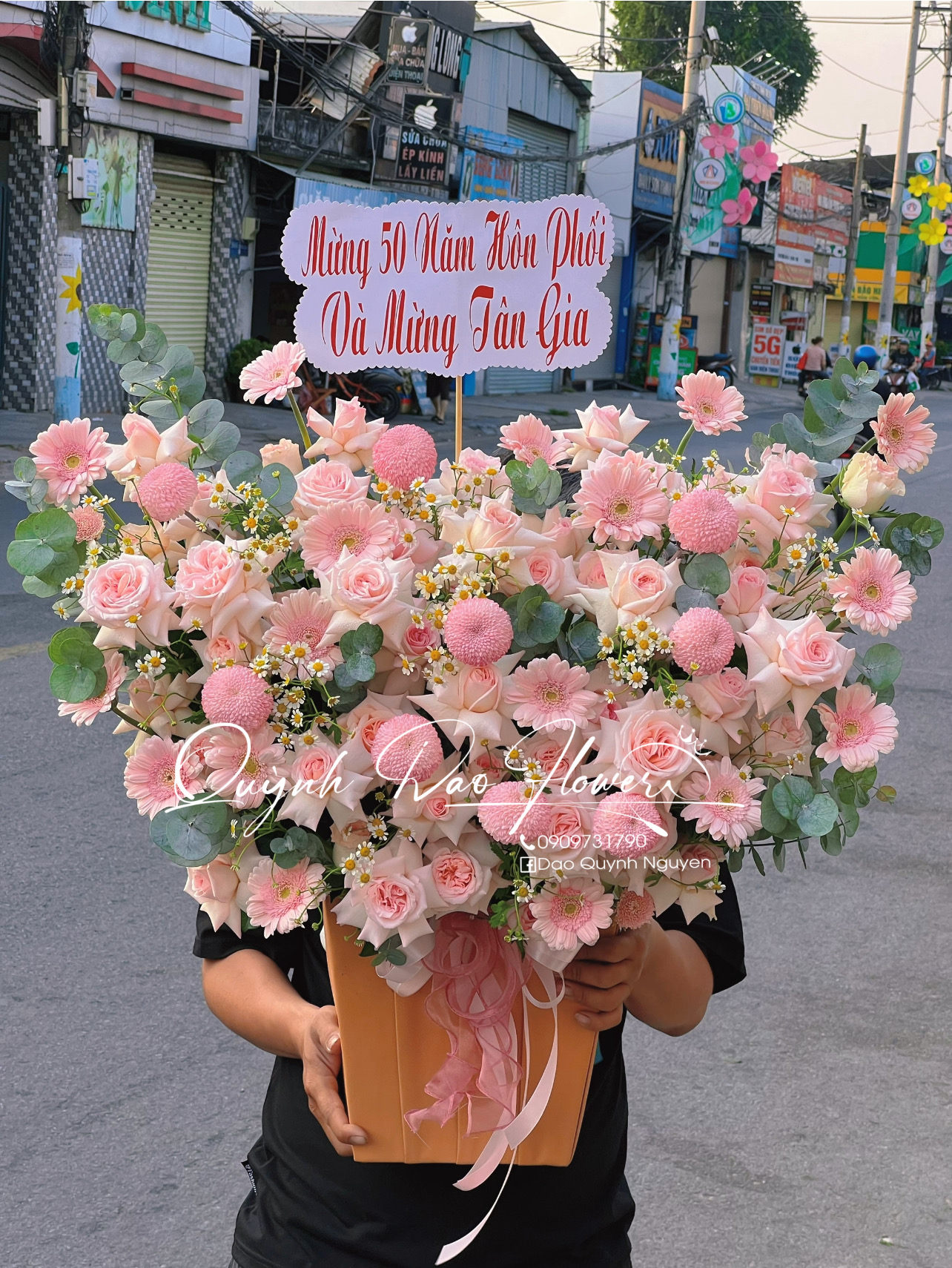 Giỏ hoa hồng khổng lồ thủ Đức 