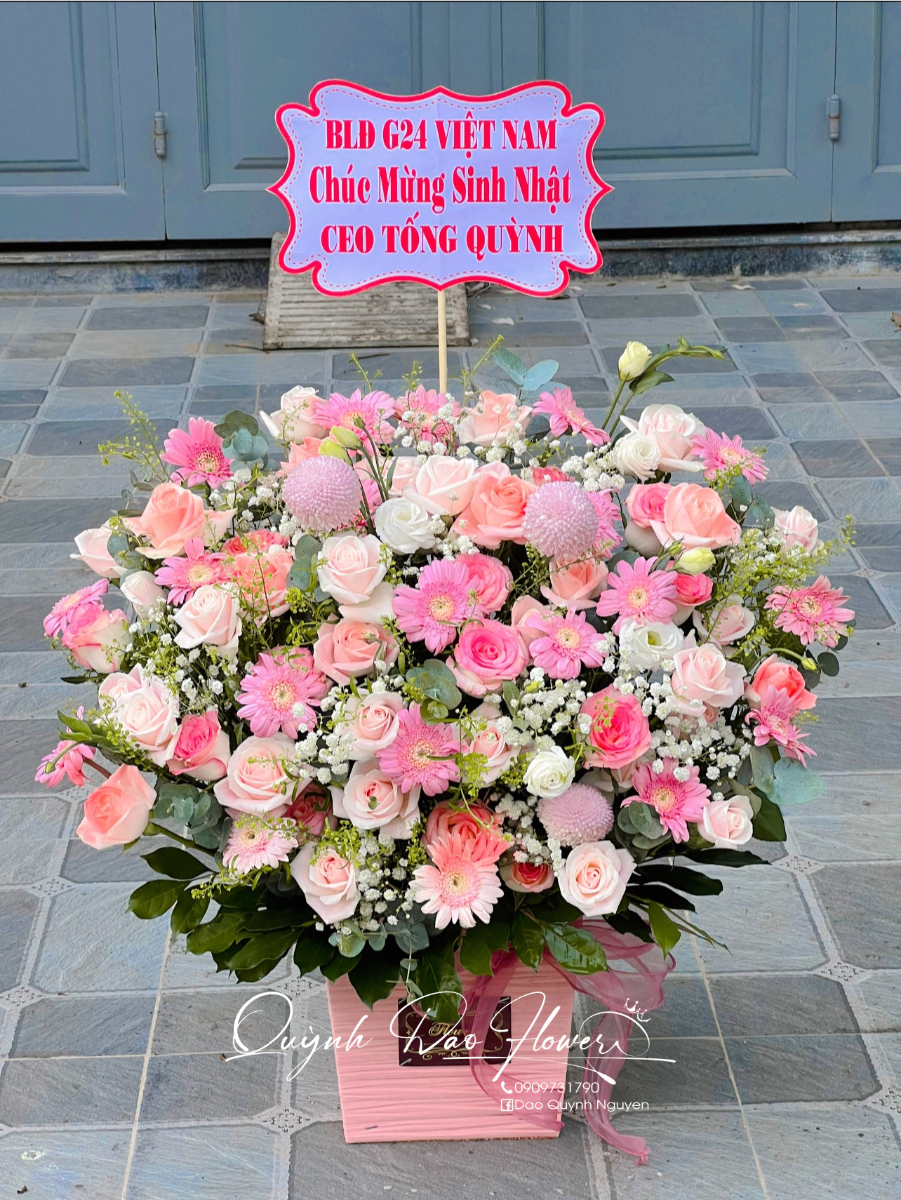 Giỏ hoa để bàn tặng cho sếp nữ