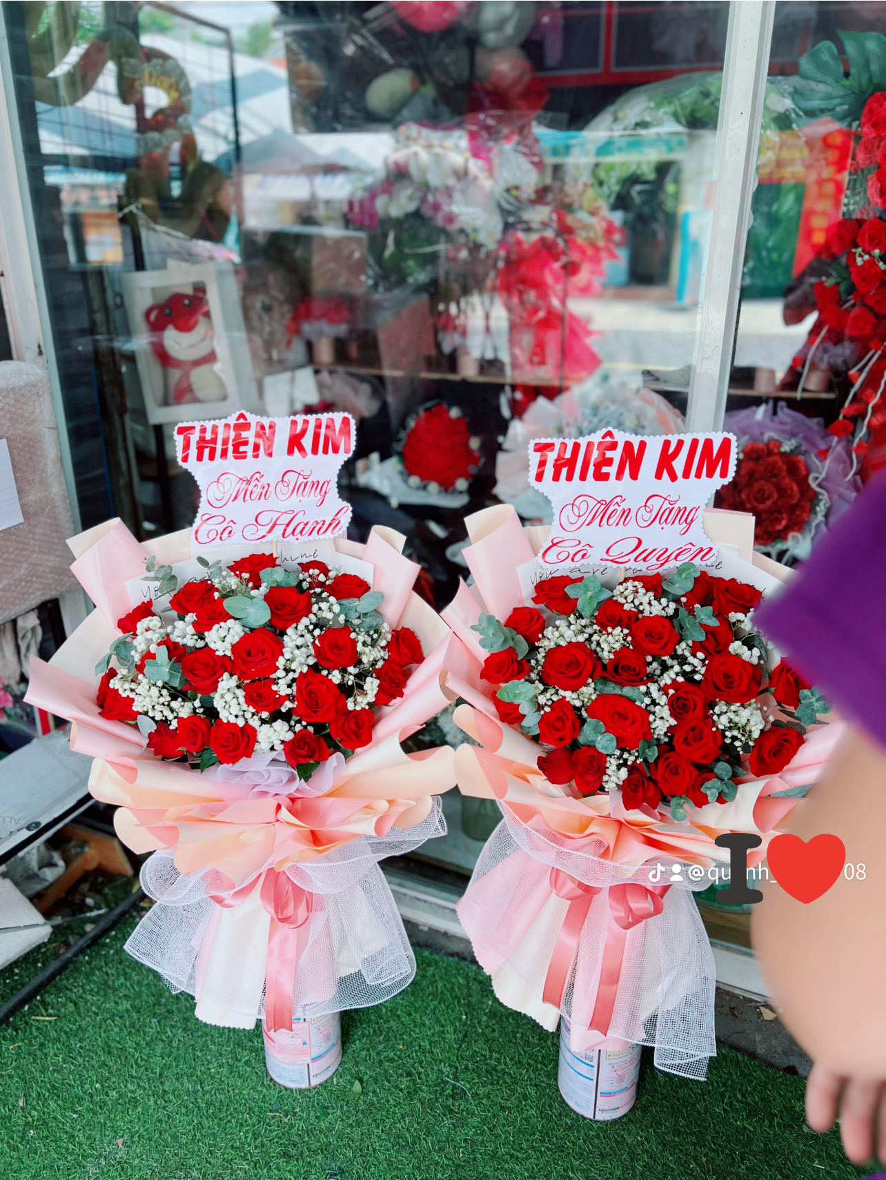 Bó hoa tặng cô