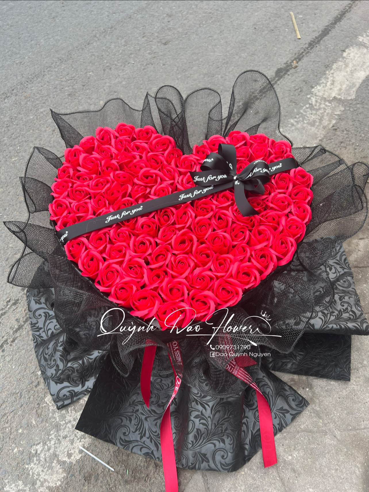 Bó hoa sáp tim đỏ sang trọng 