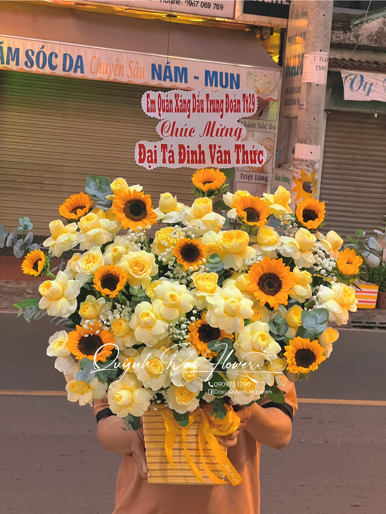 Giỏ hoa vàng quận 12