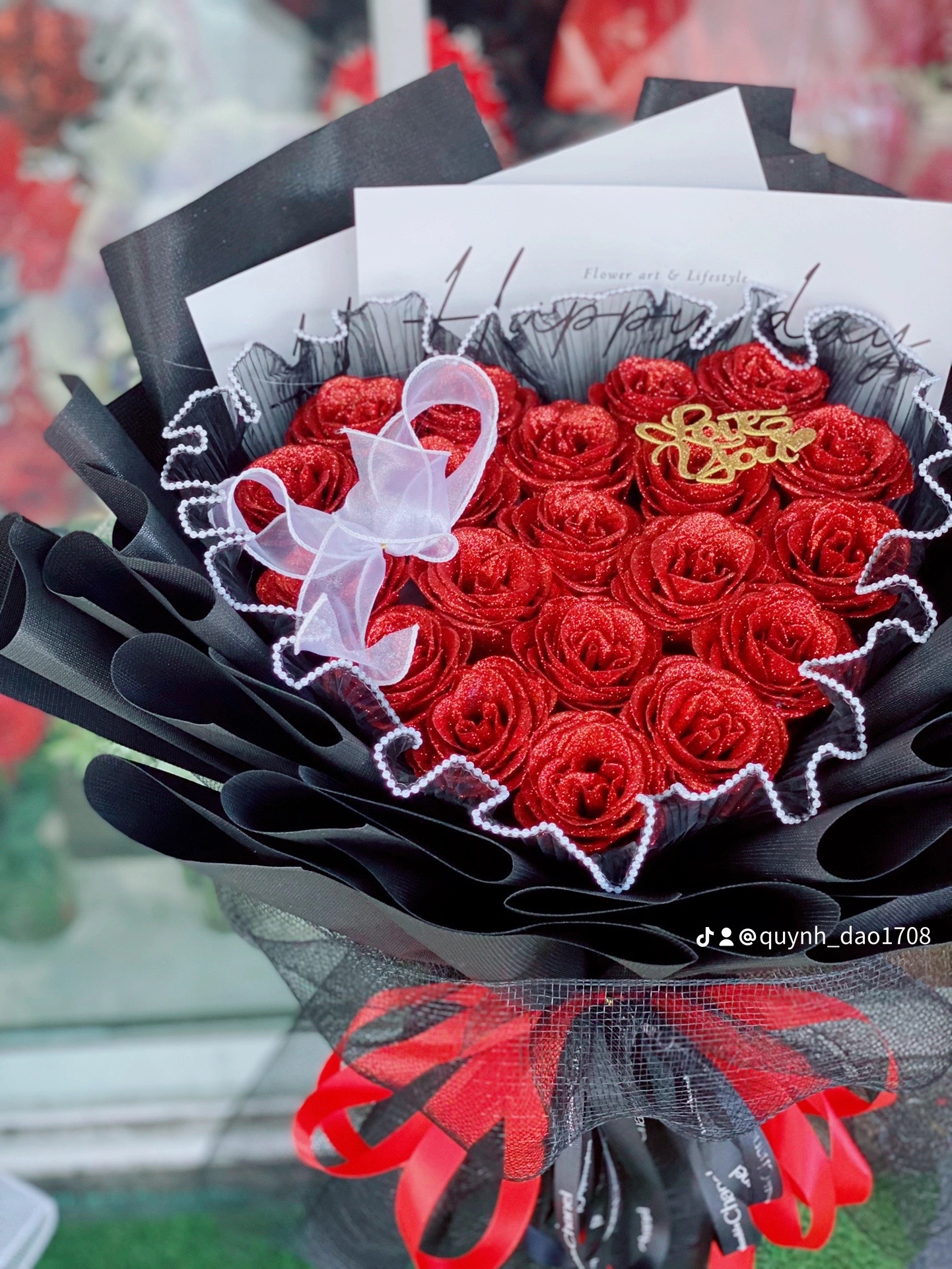 Bó hoa trái tim màu đỏ sang trọng 