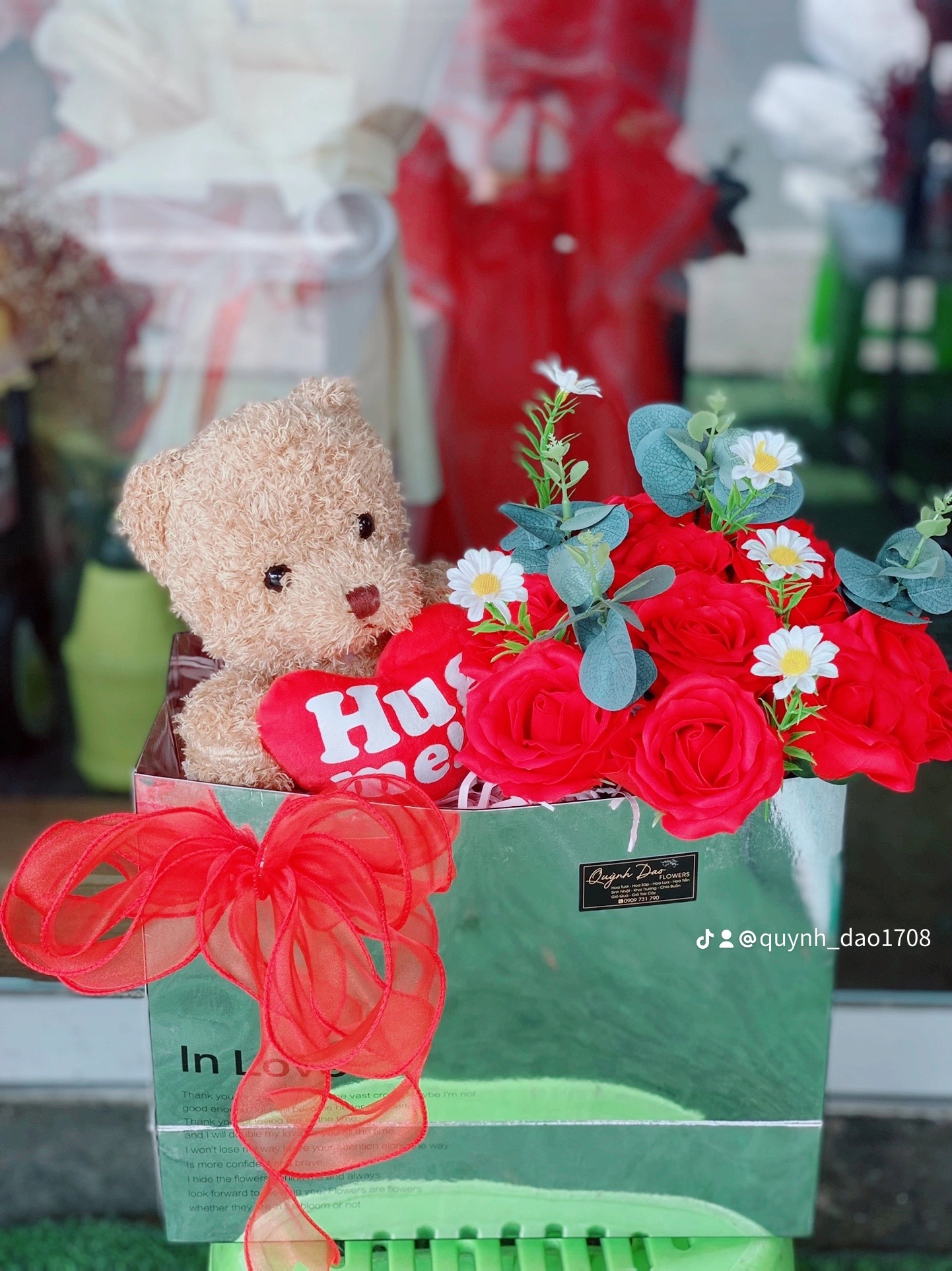 Hoa và gấu teddy 