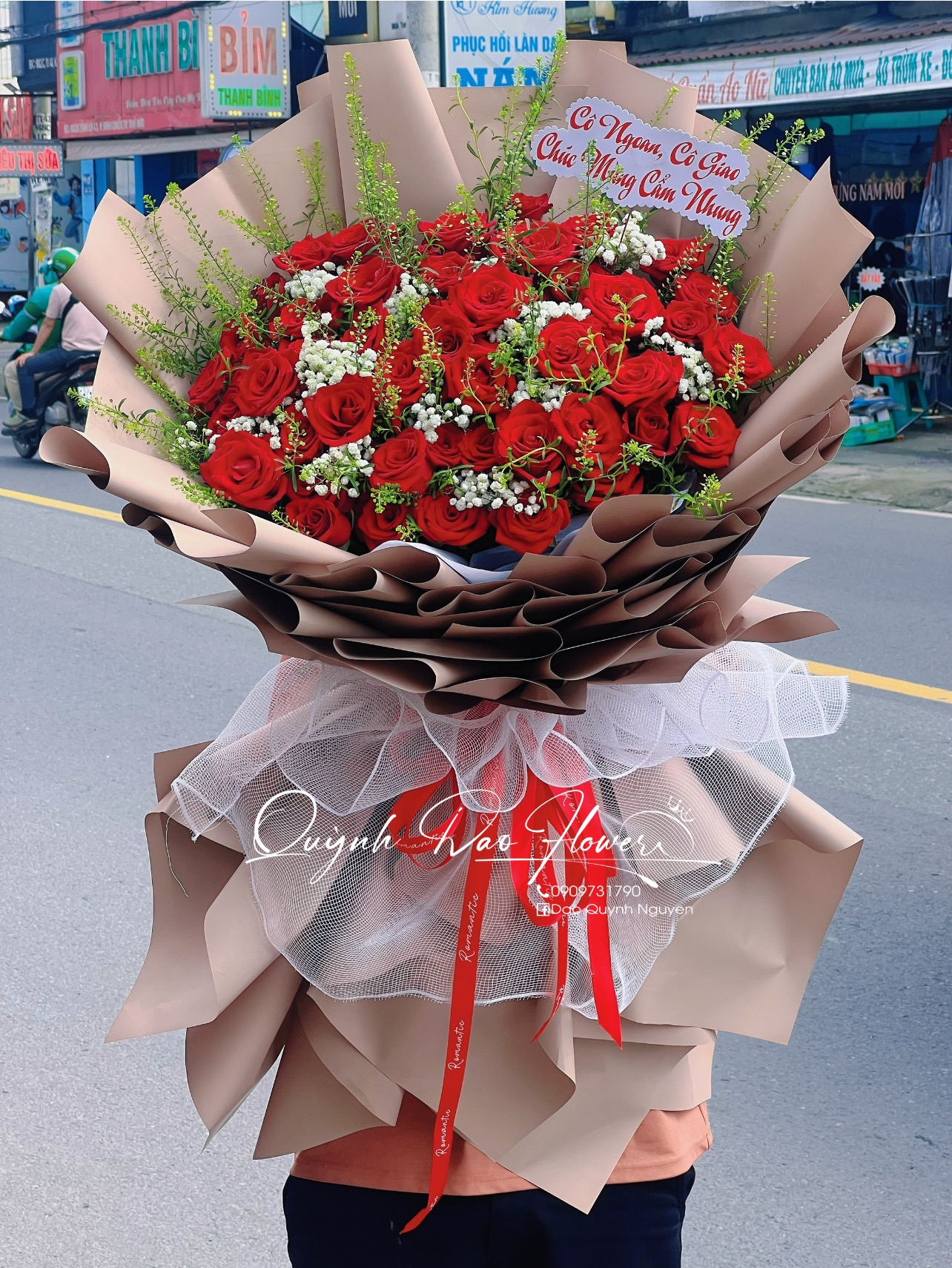 Bó hoa Hồng đỏ khổng lồ thủ Đức 
