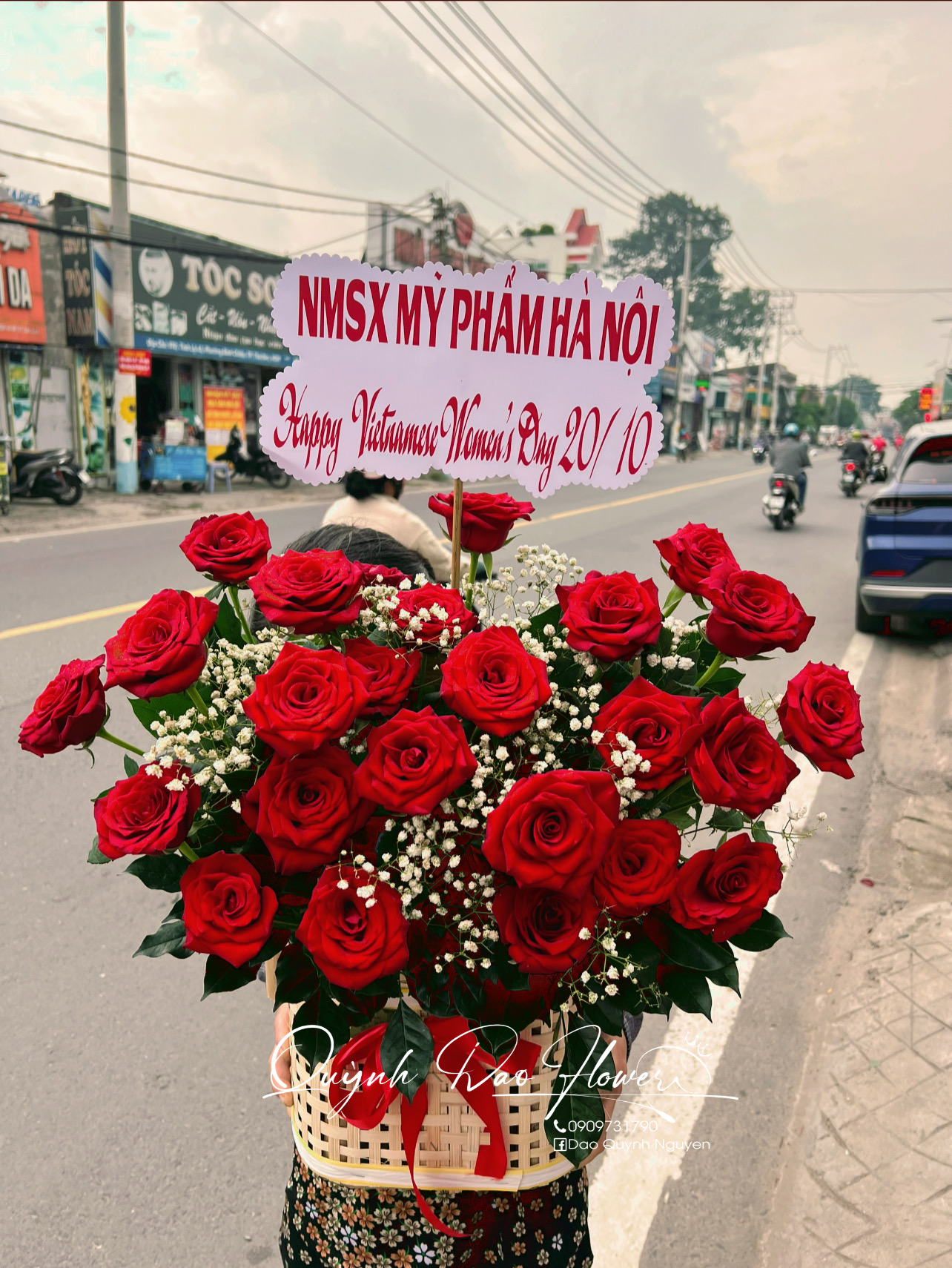 Giỏ hoa hồng đỏ nhỏ