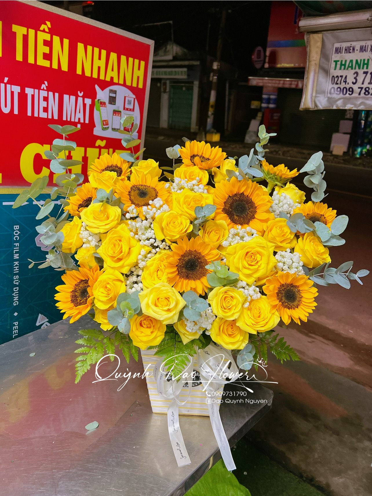 Giỏ hoa hướng dương mix hồng vàng 