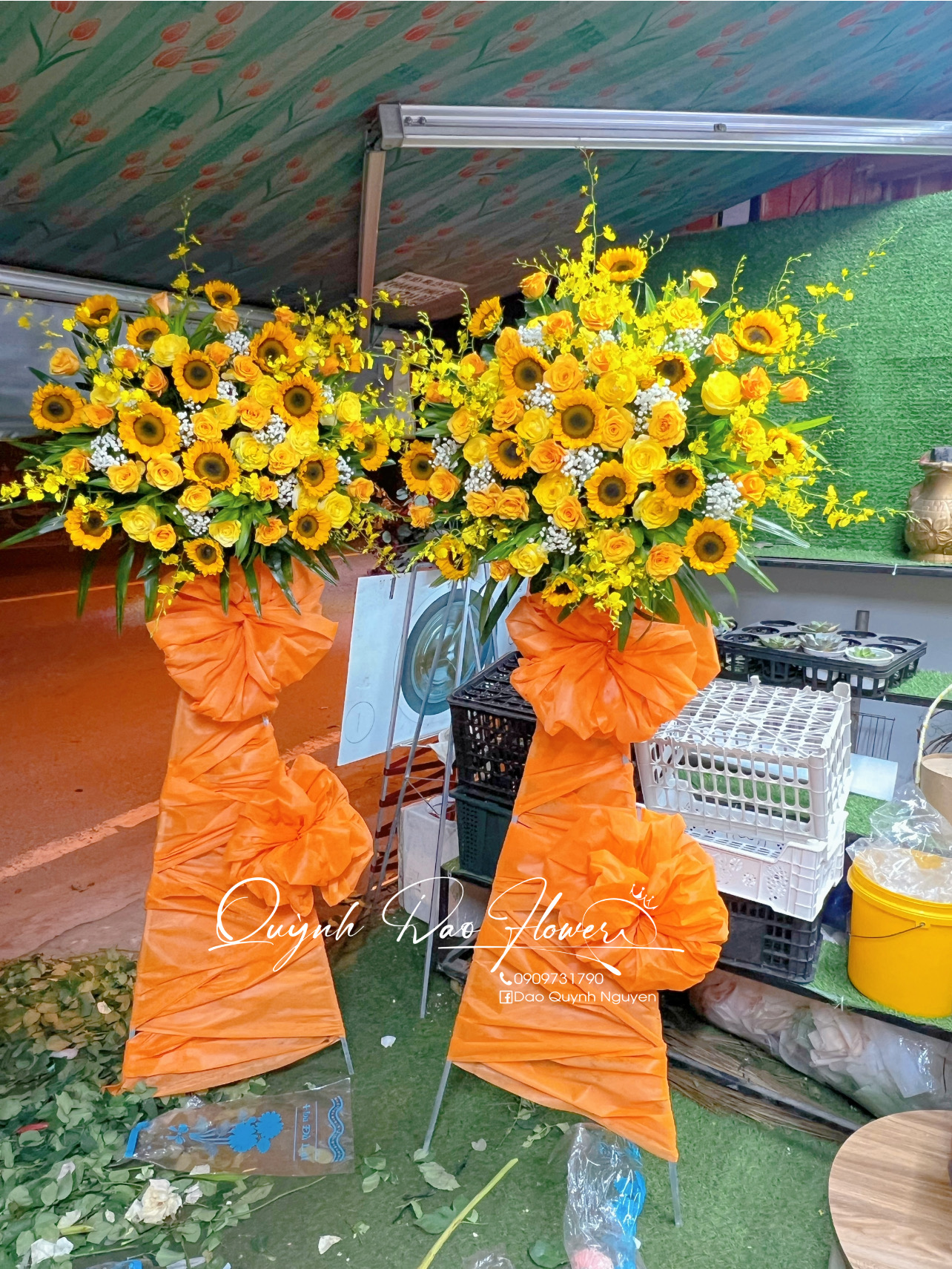 Kệ khai trương  màu cam truyền thống 