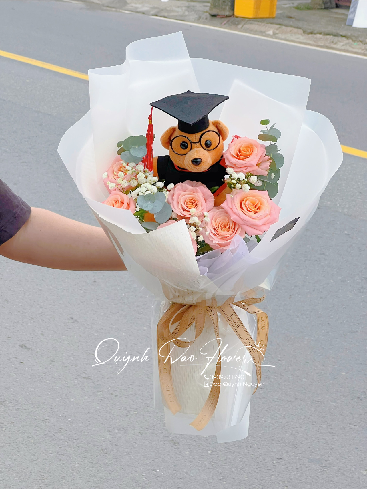 Hoa tốt nghiệp quận Bình Thạnh