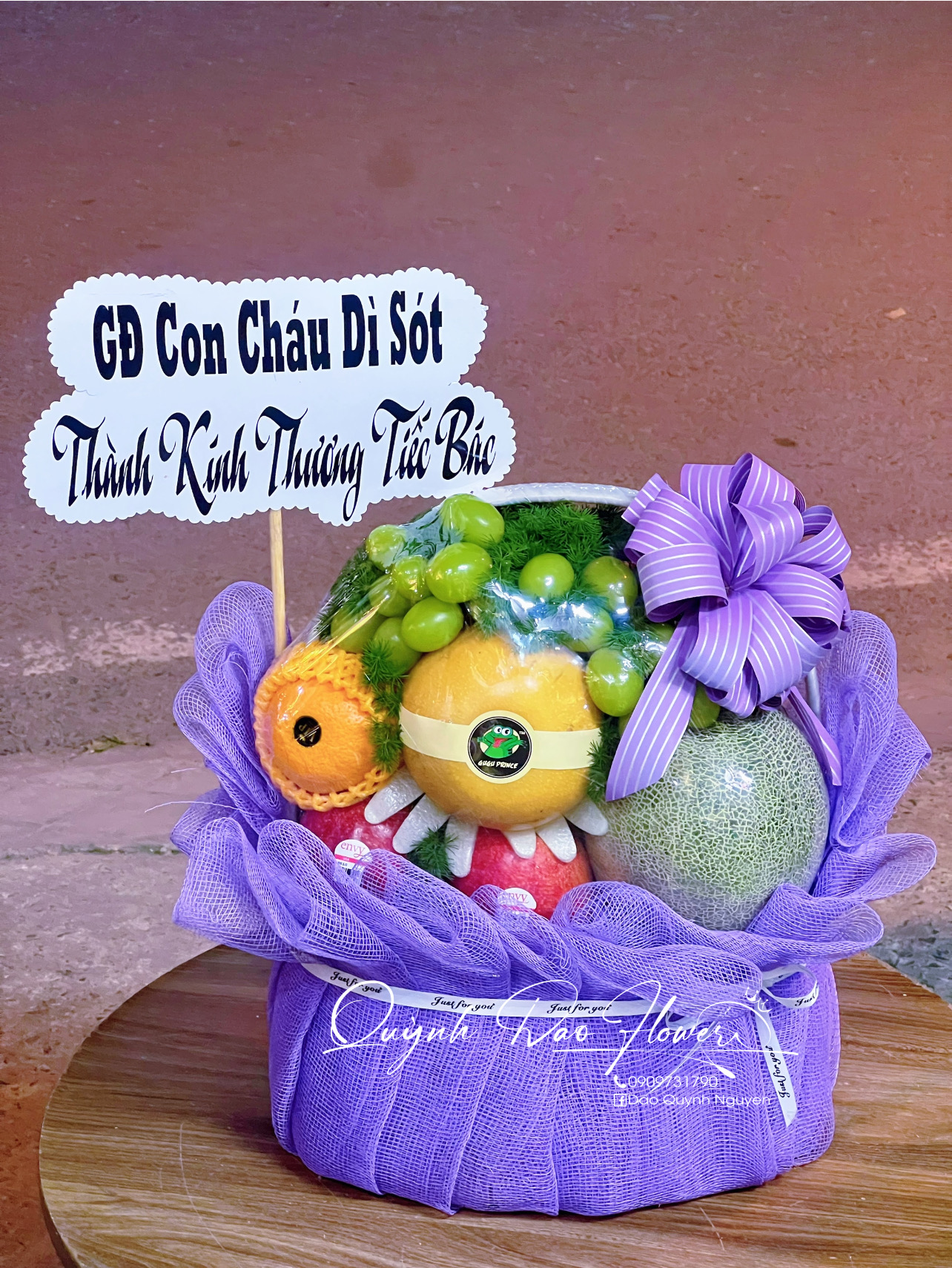 Giỏ trái cây viếng màu tím thủ Đức 