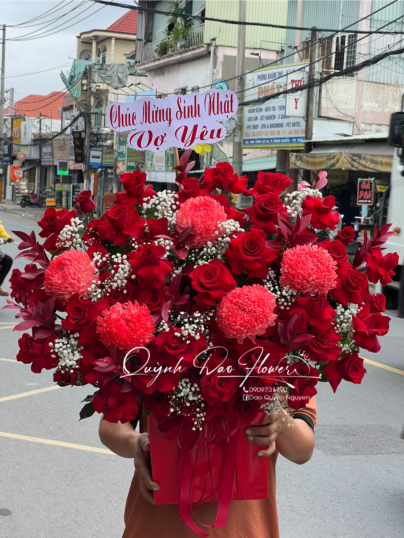 Giỏ hoa đỏ nhung quận 12