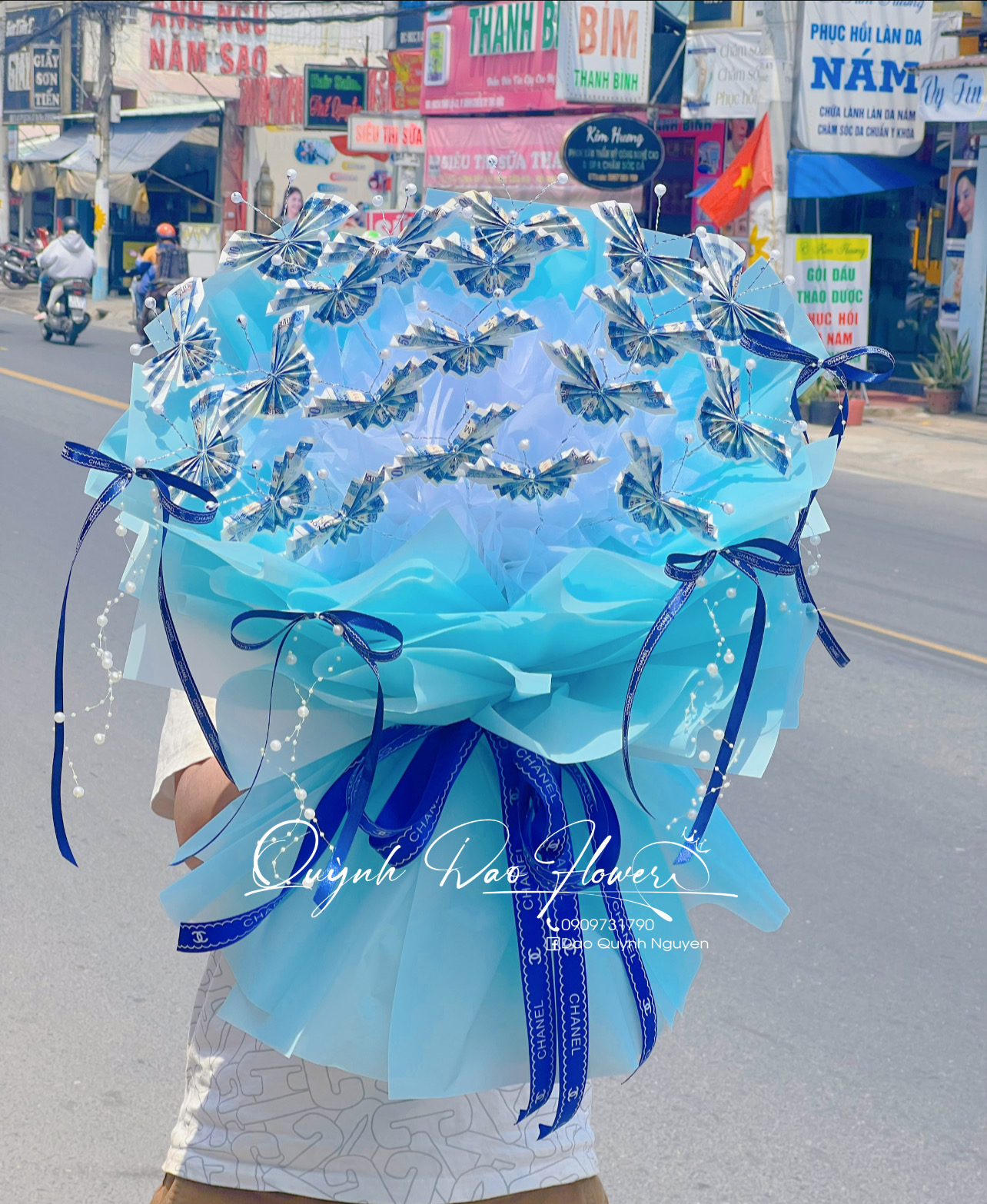 Bó hoa tiền bướm tặng nam