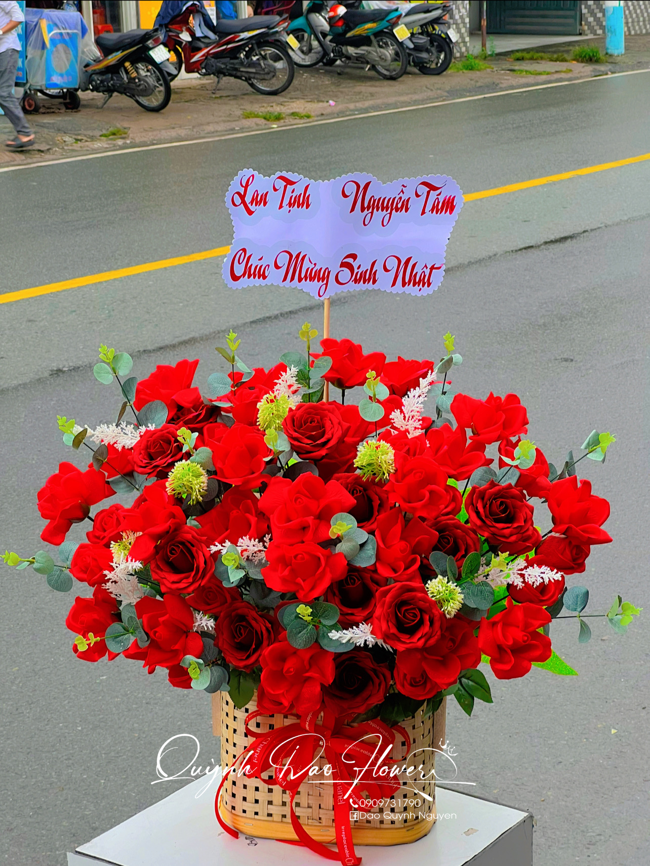 Giỏ hoa sáp đỏ tặng khai trương 