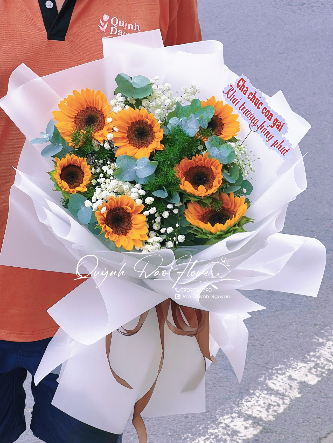 Hoa tốt nghiệp đại học công nghiệp 