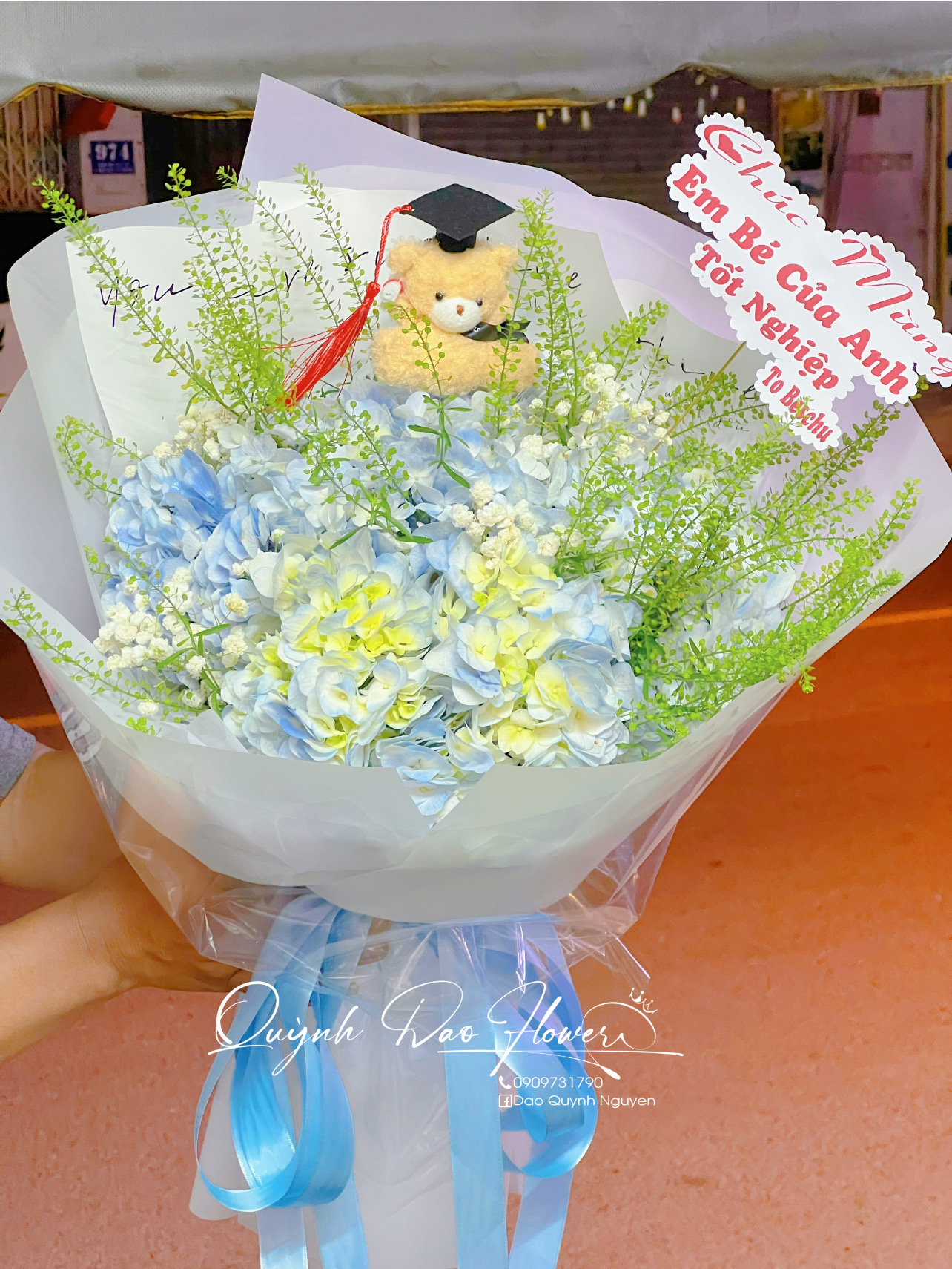 Bó hoa Cẩm Tú cầu kèm gấu tốt nghiệp 