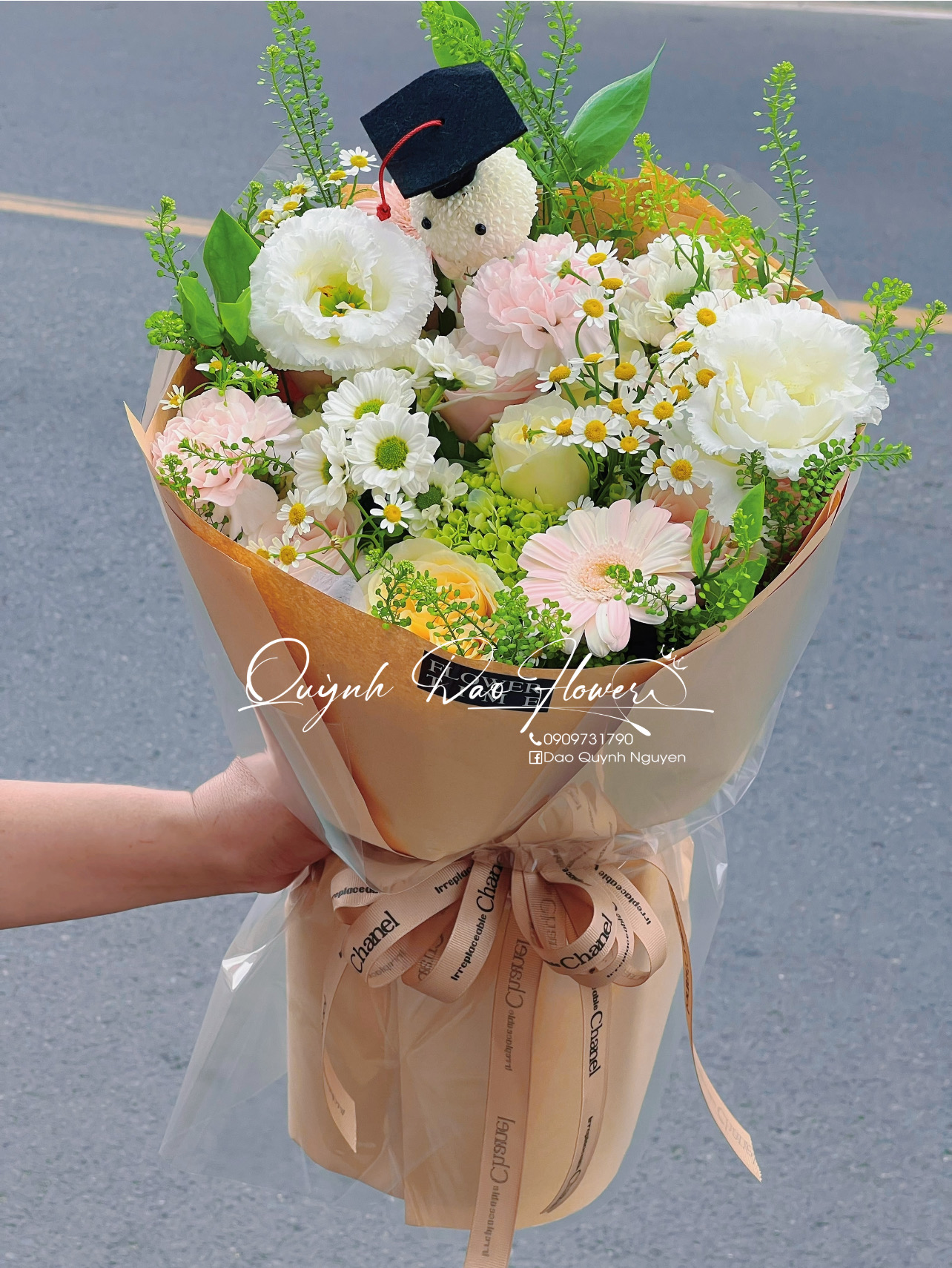 Hoa tốt nghiệp bạn nam