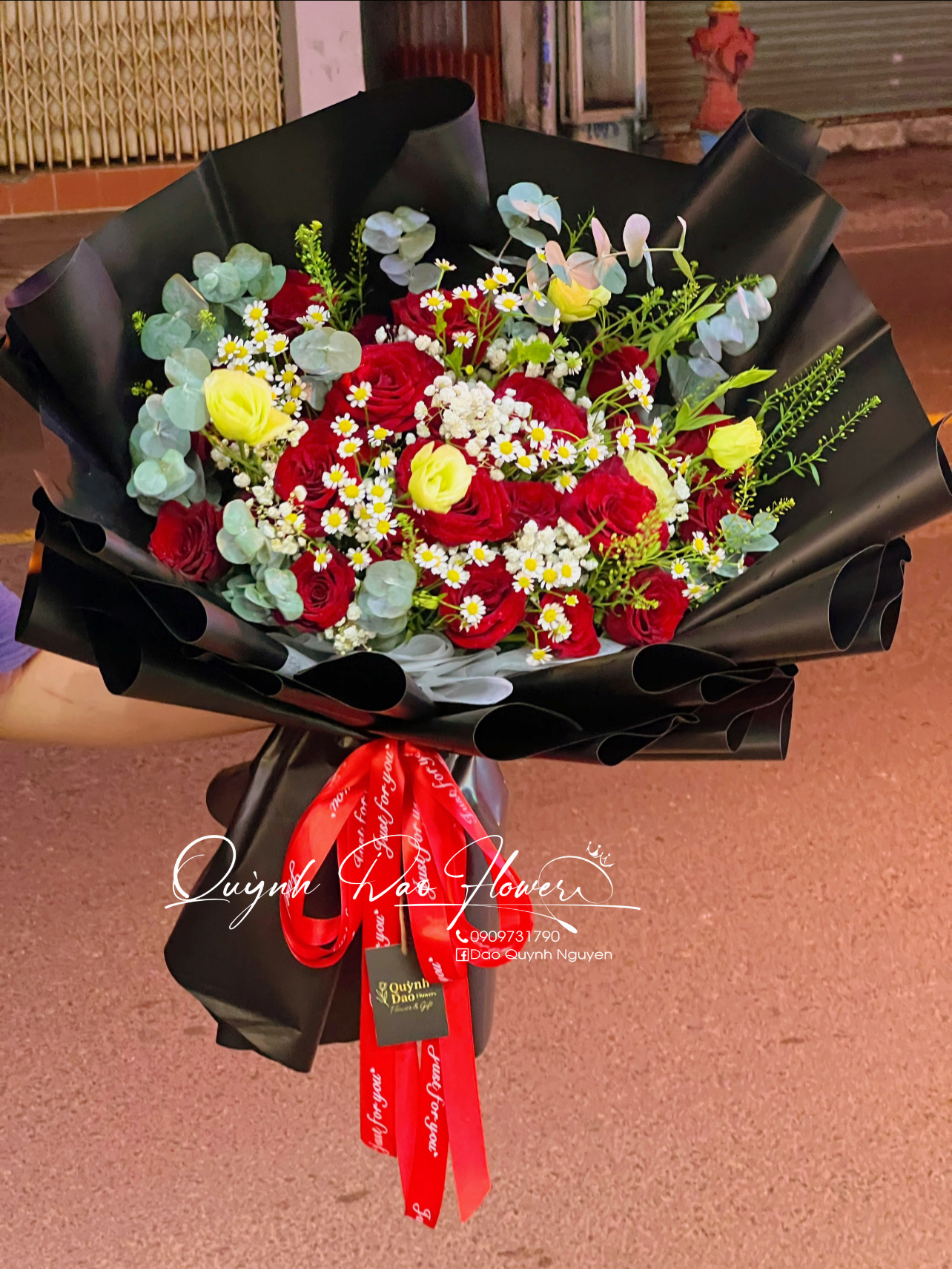 Bó hoa hồng đỏ mix cúc tana