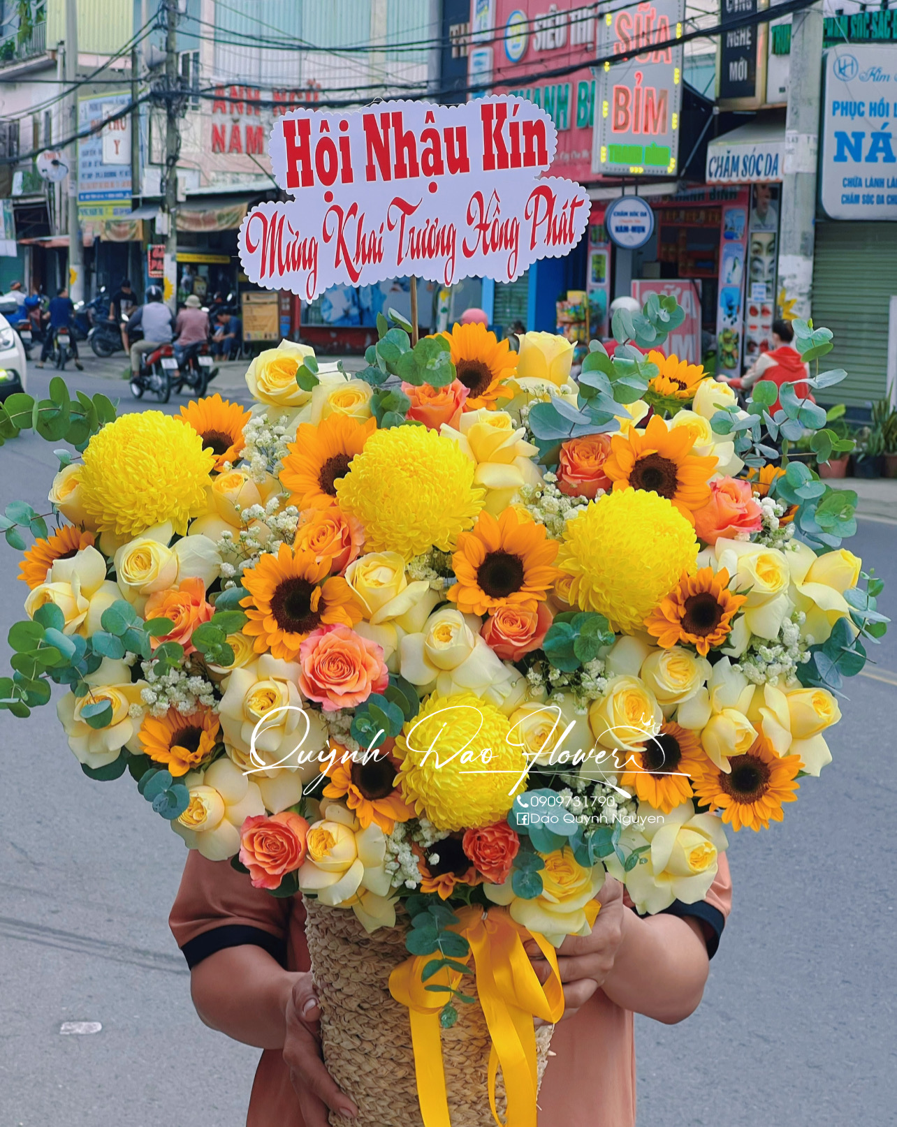 Giỏ hoa vàng sang trọng 