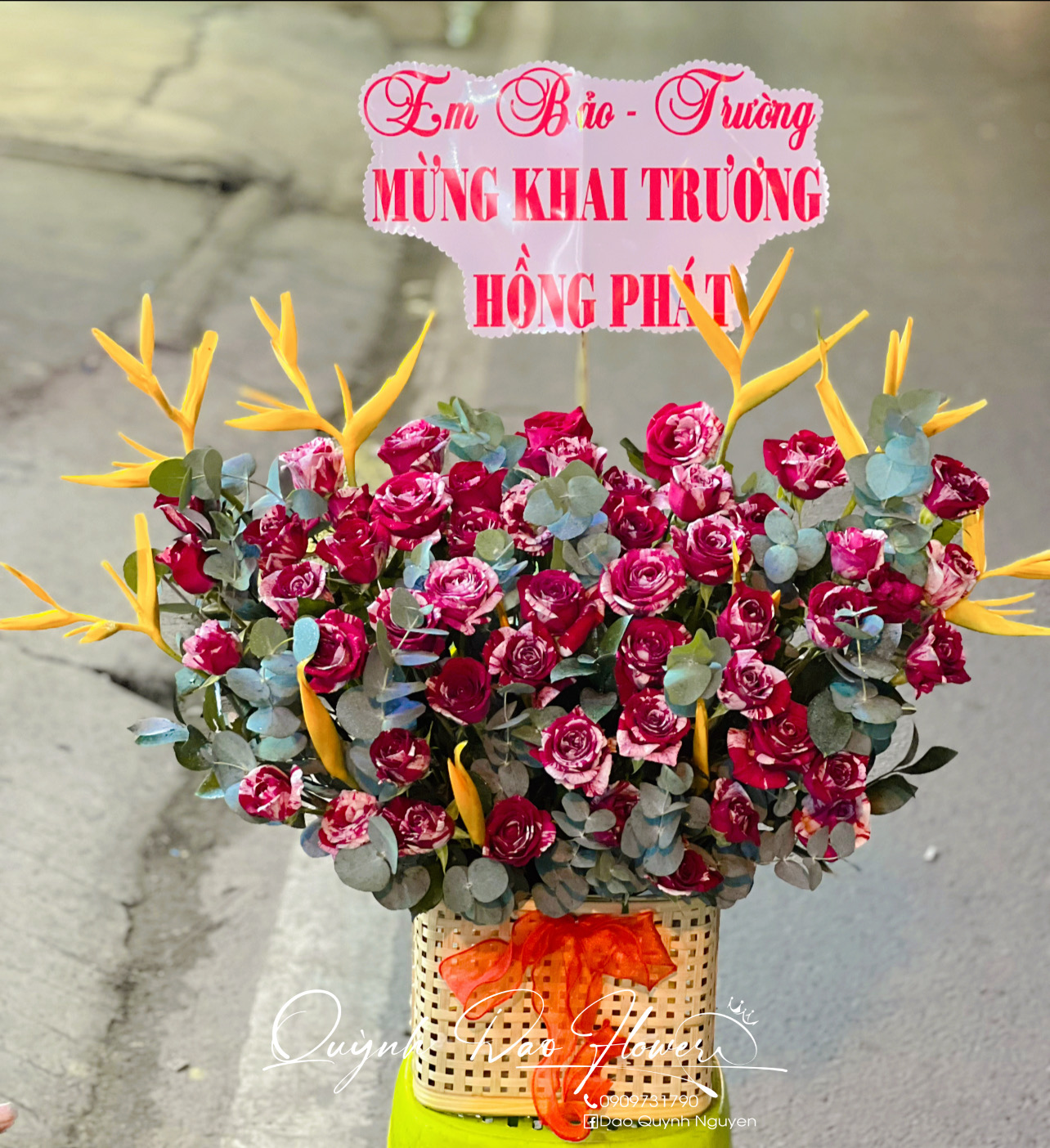 Giỏ hoa hồng kẹo tặng khai trương 
