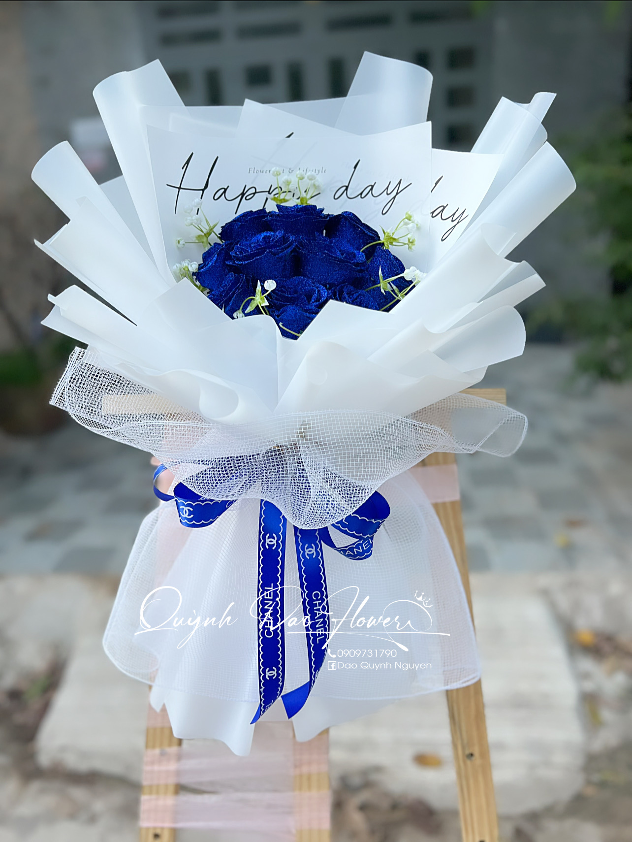 Bó hoa kim tuyến nhỏ xinh tone xanh dương 