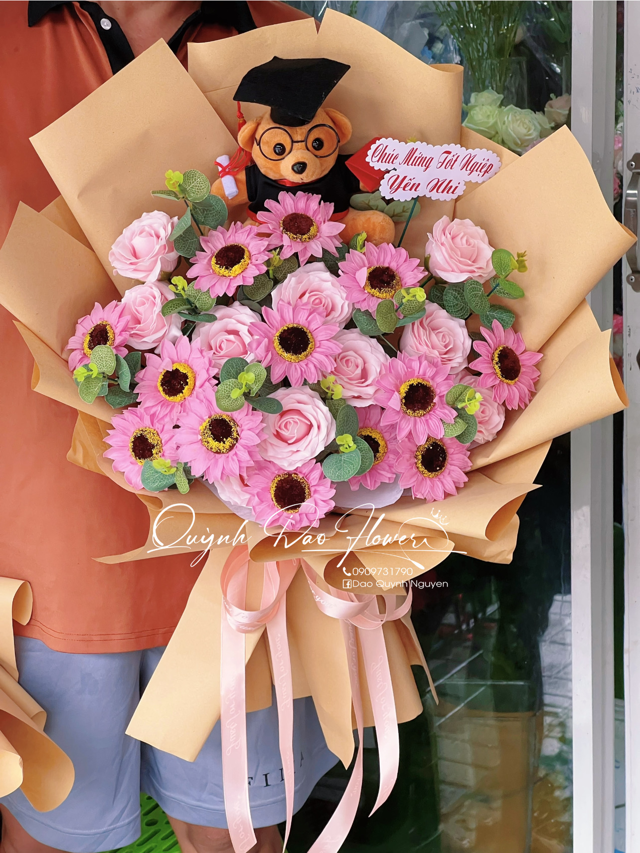 Bó hoa sáp hướng dương hồng tốt nghiệp 