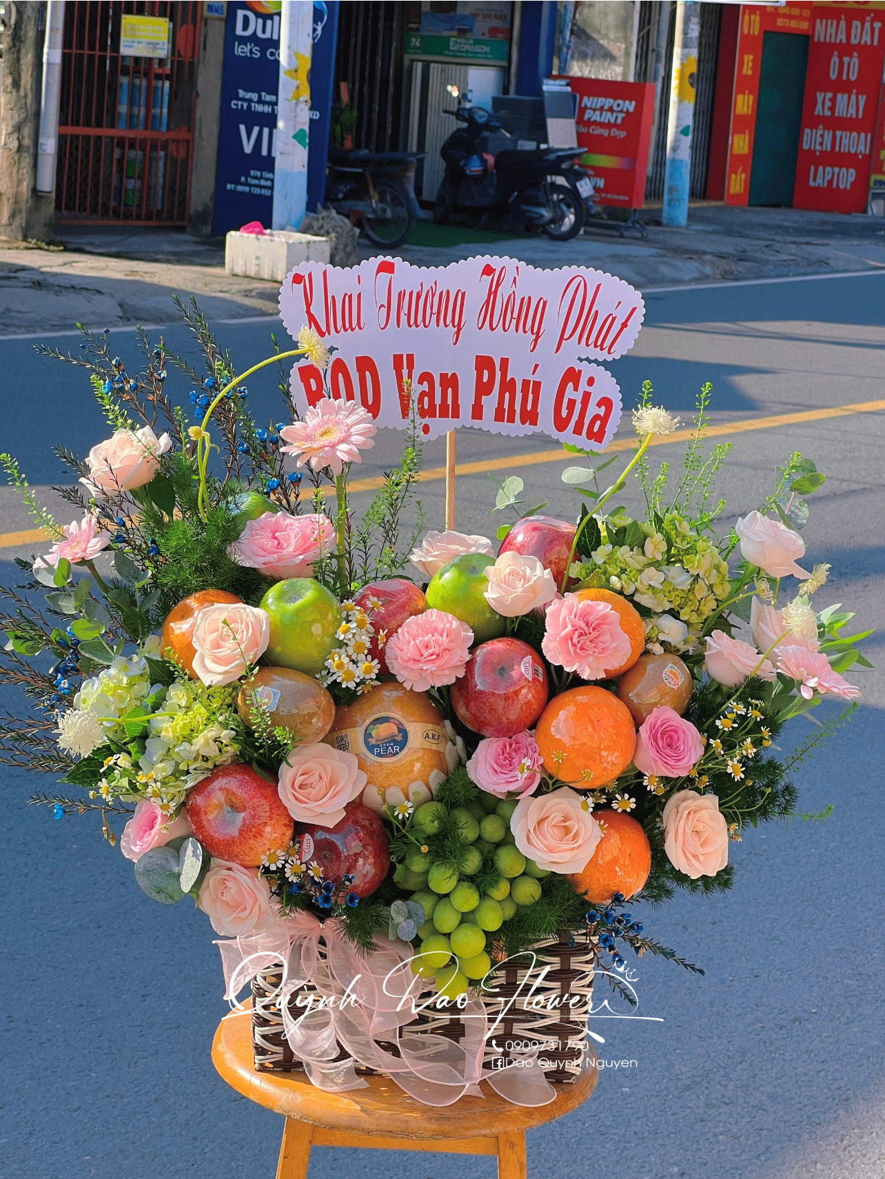 Giỏ trái cây mix hoa tươi quận 2