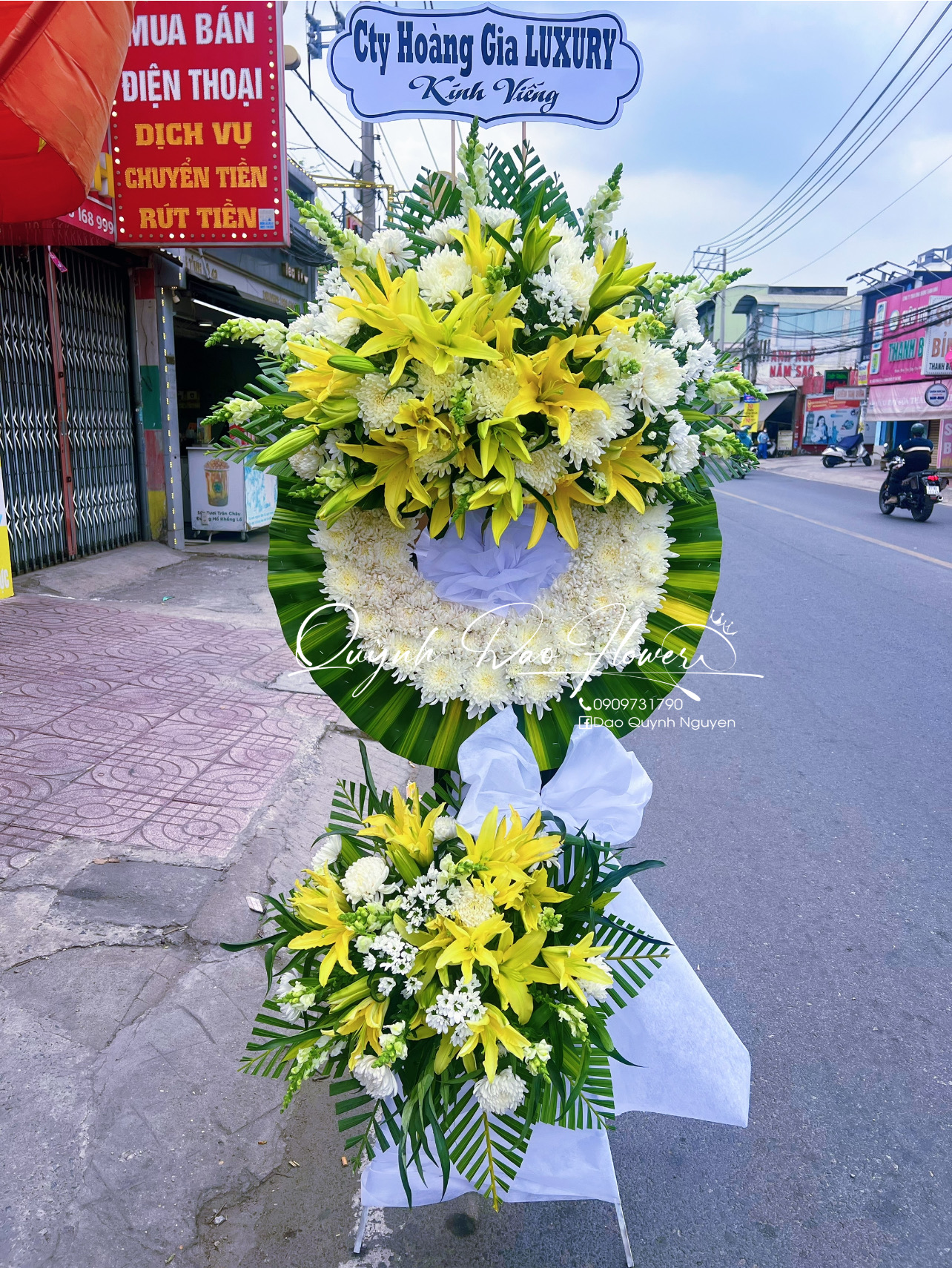 Kệ viếng hoa ly vàng bình dương 