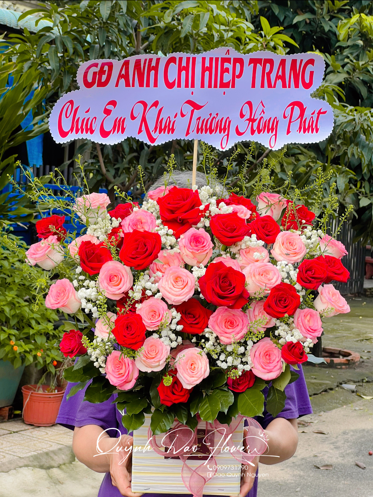 Giỏ hoa hồng đỏ mix Hồng song hỷ tặng khai trương 