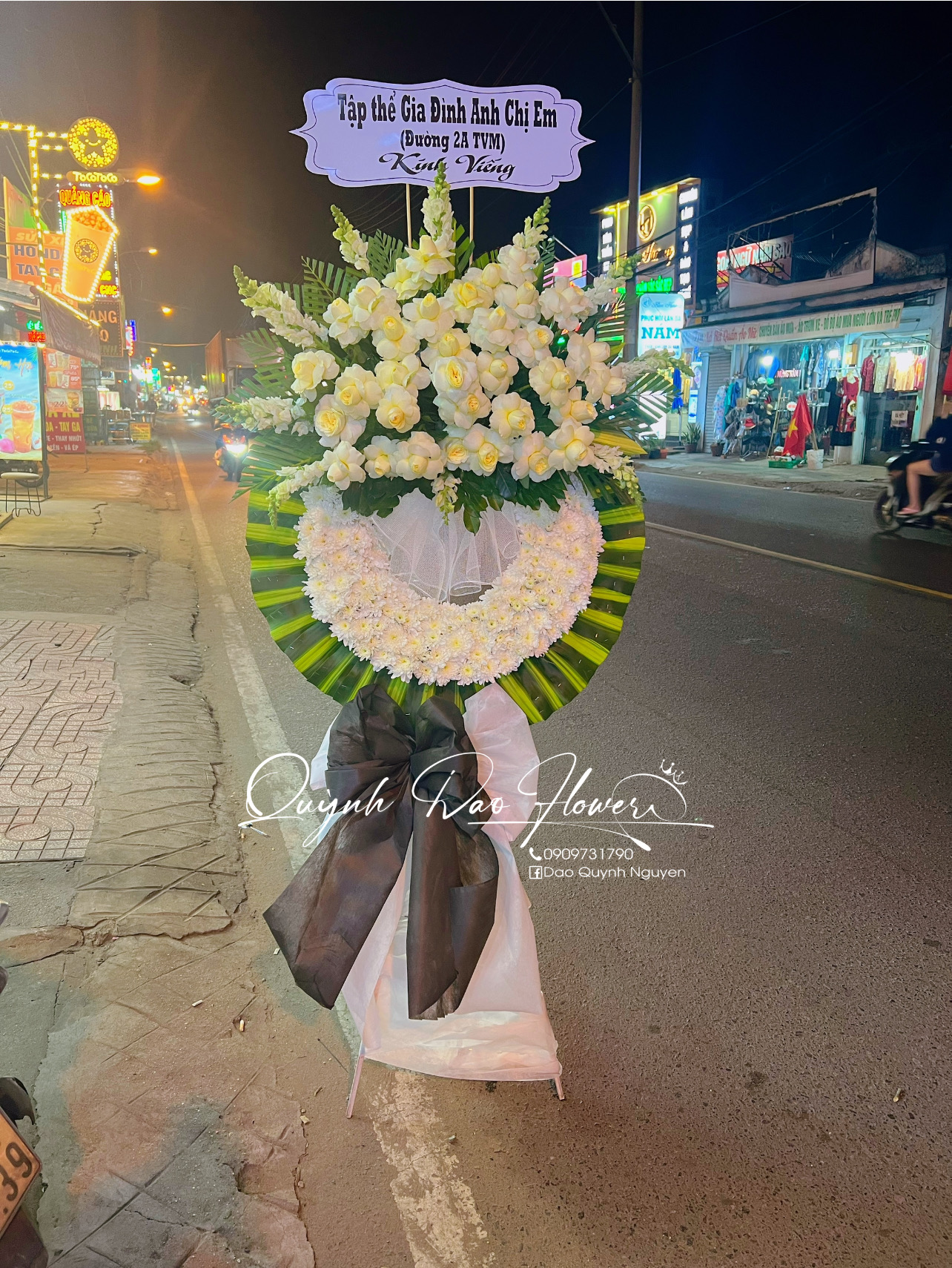 Kệ viếng hoa cúc 