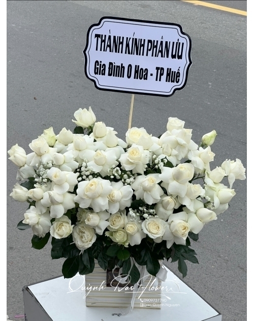 Giỏ hoa hồng viếng 