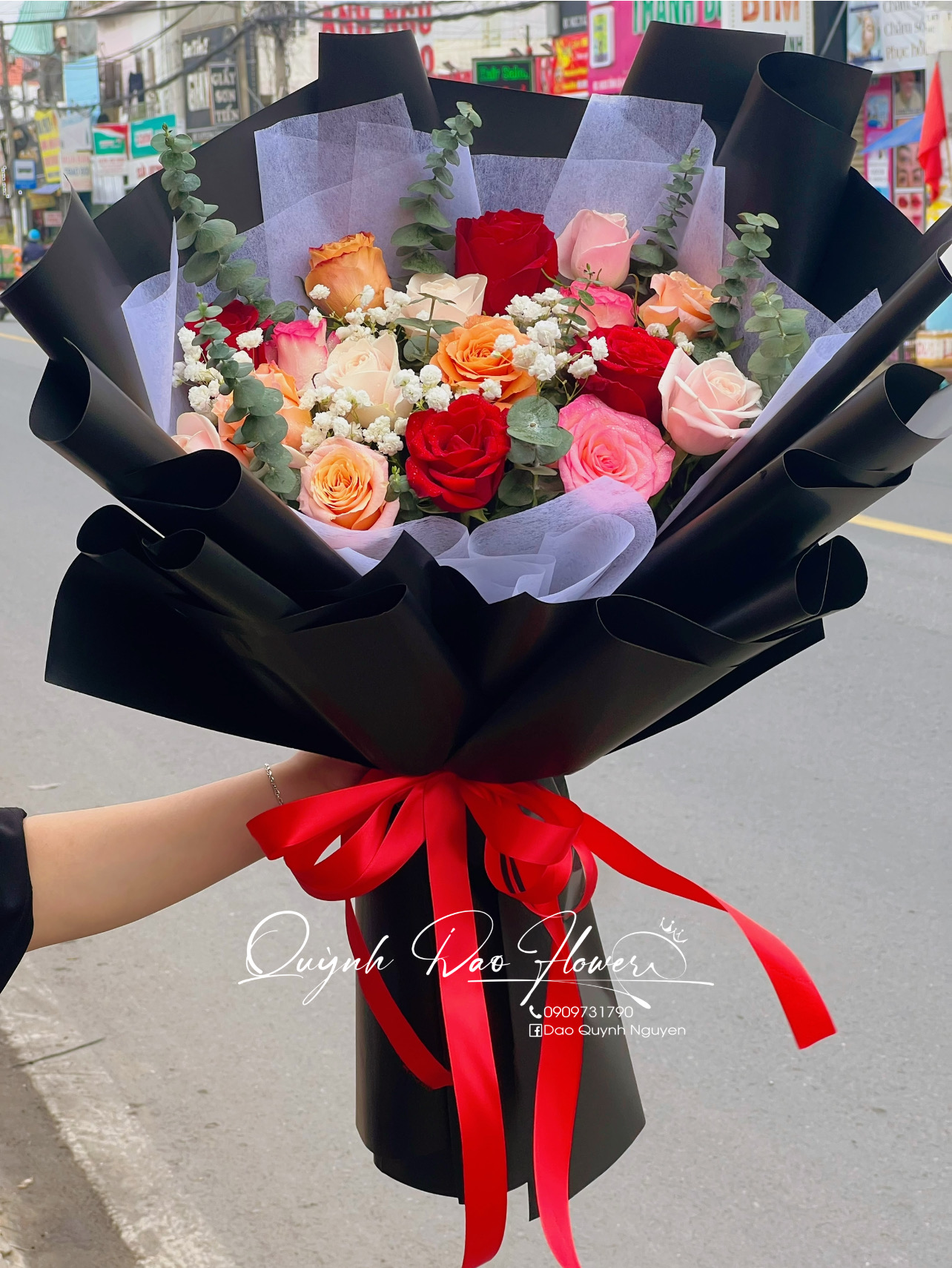 Bó hoa mix giấy đen 
