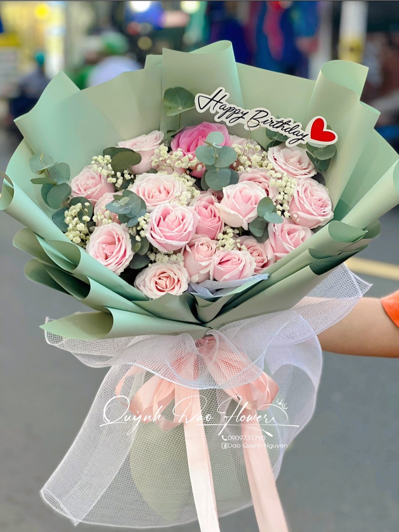 Bó hoa hồng kem dâu 