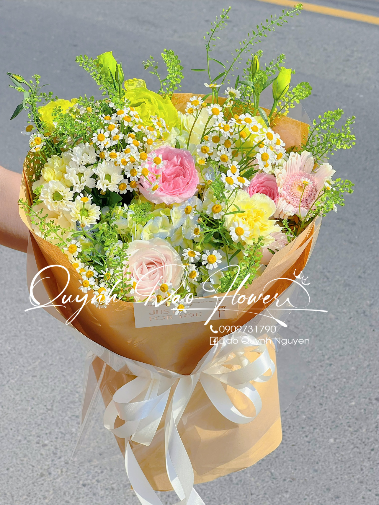 Bó hoa mix giấy xi măng 