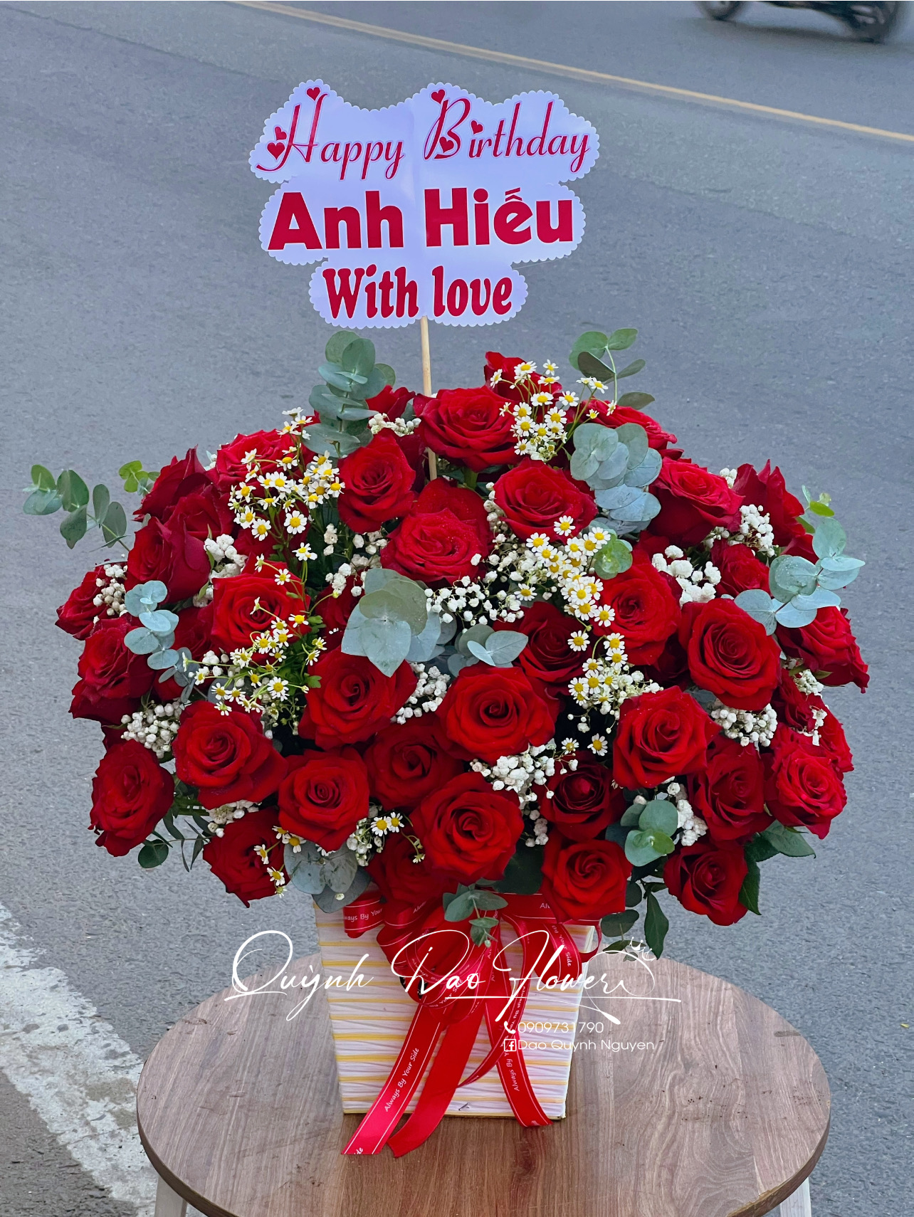 Giỏ hoa to tròn 100 bông 4 mặt hoa 